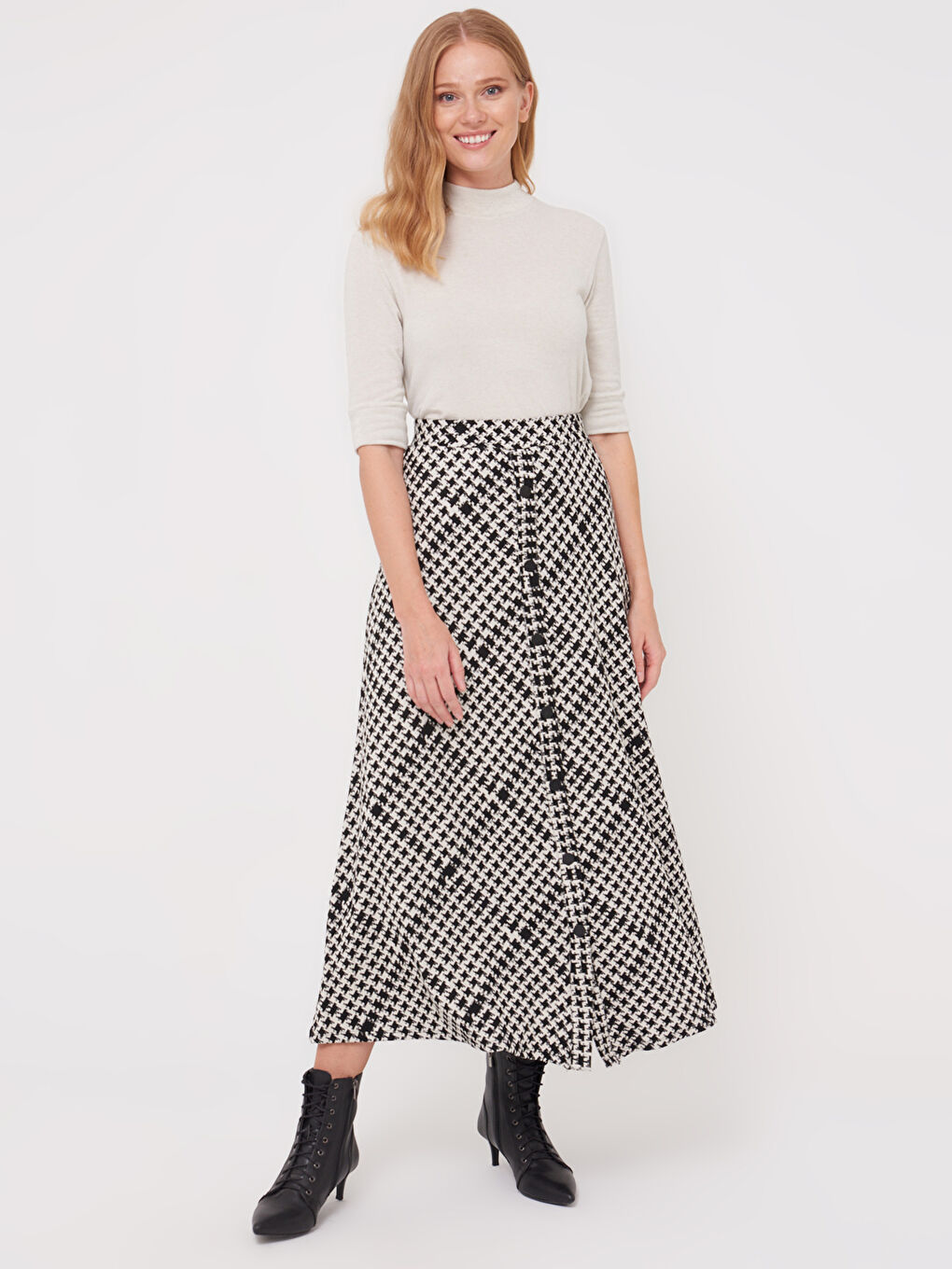 Jupe longue avec boutons à l’avant coupe A