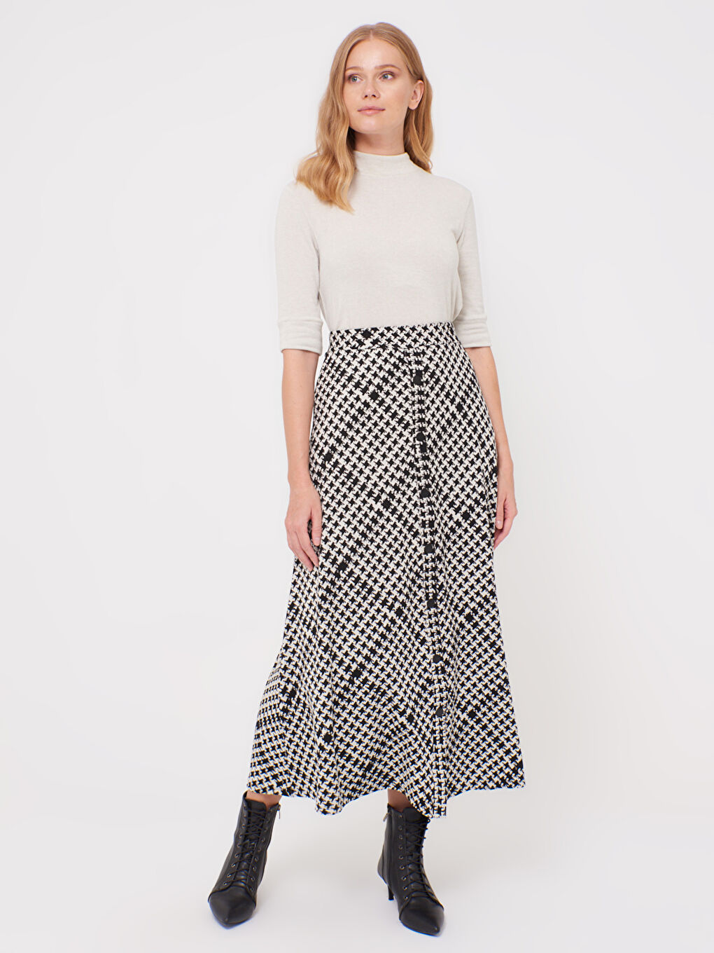 Jupe longue avec boutons à l’avant coupe A-1