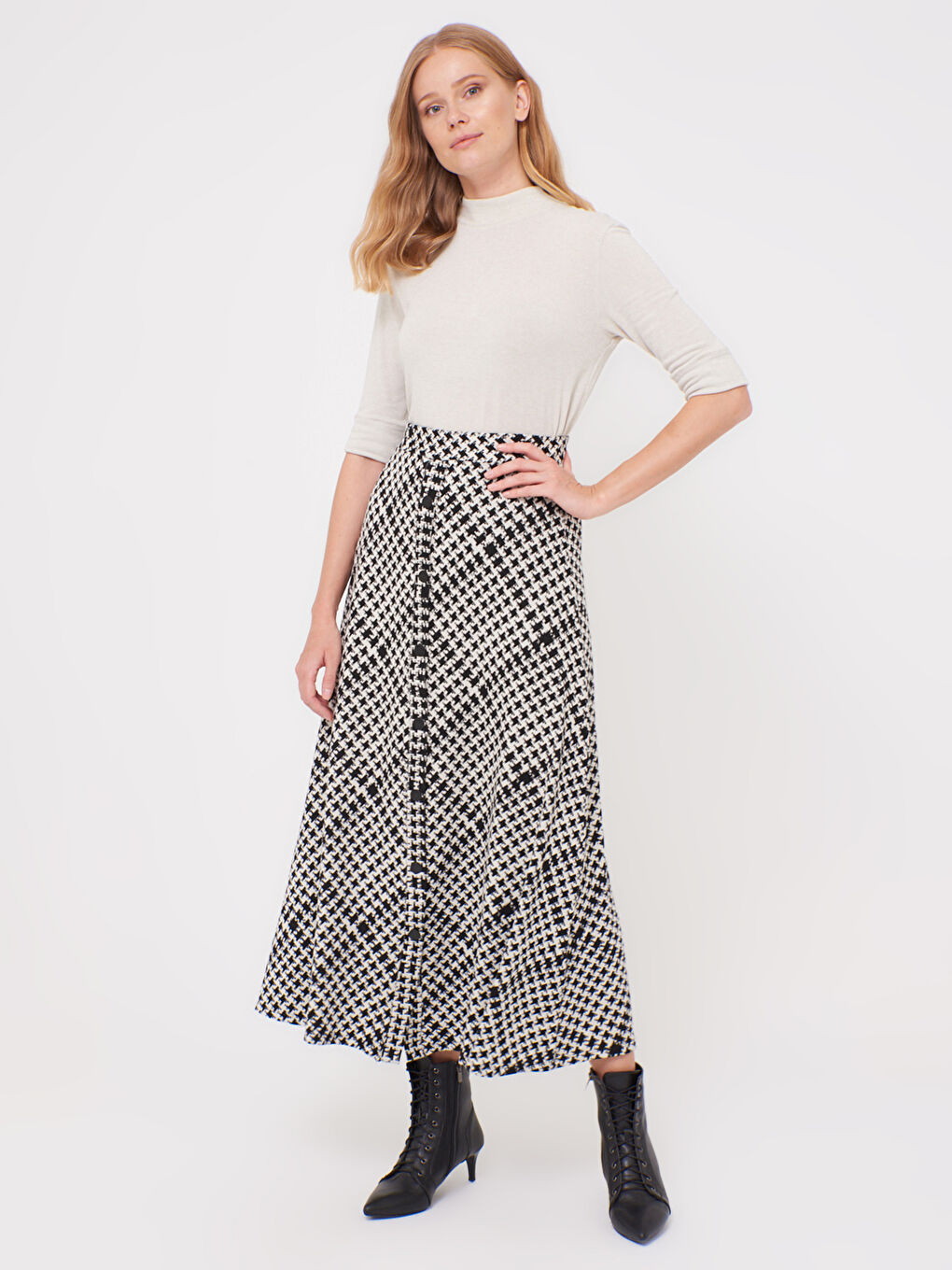 Jupe longue avec boutons à l’avant coupe A-2