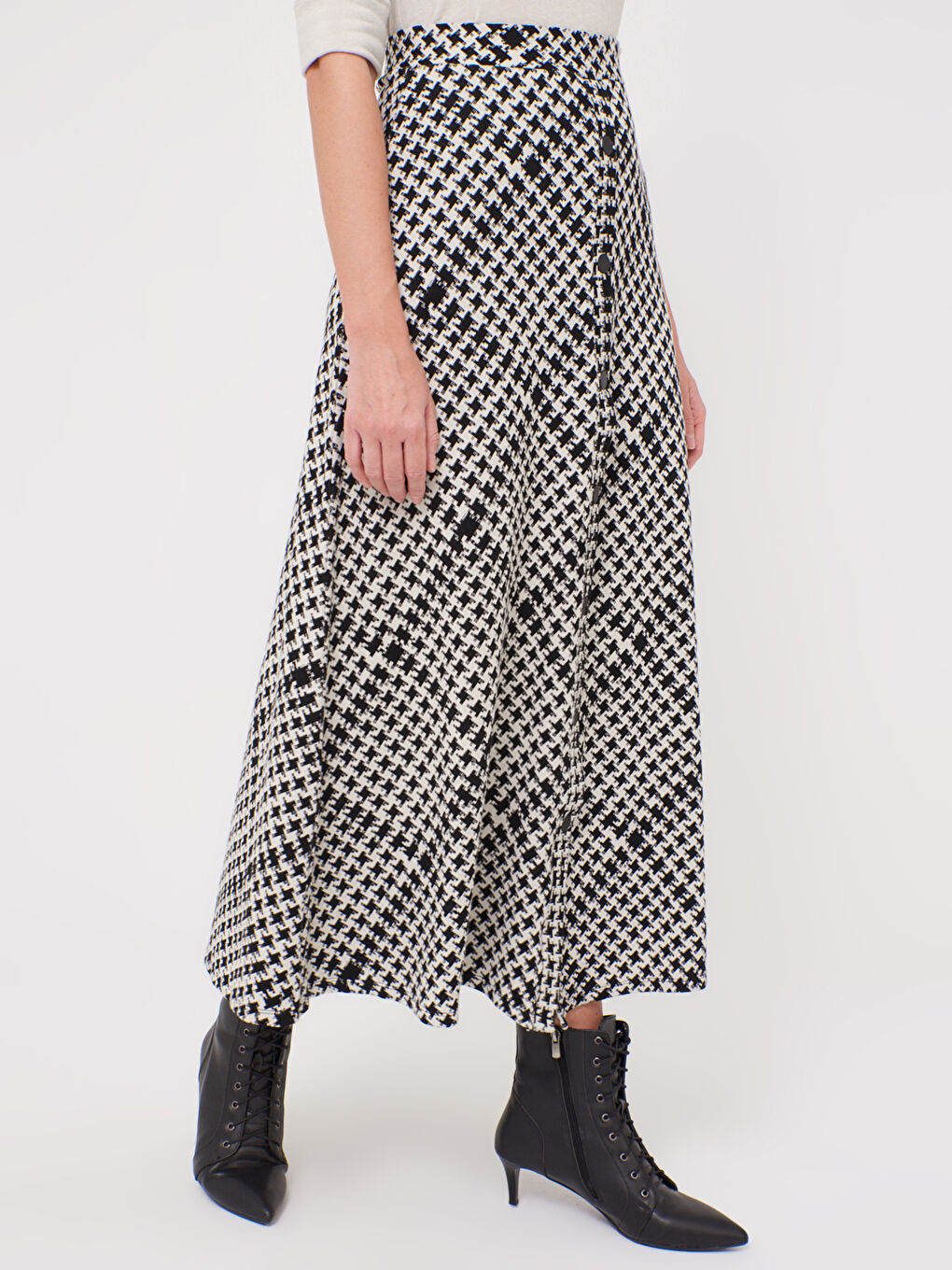 Jupe longue avec boutons à l’avant coupe A-3