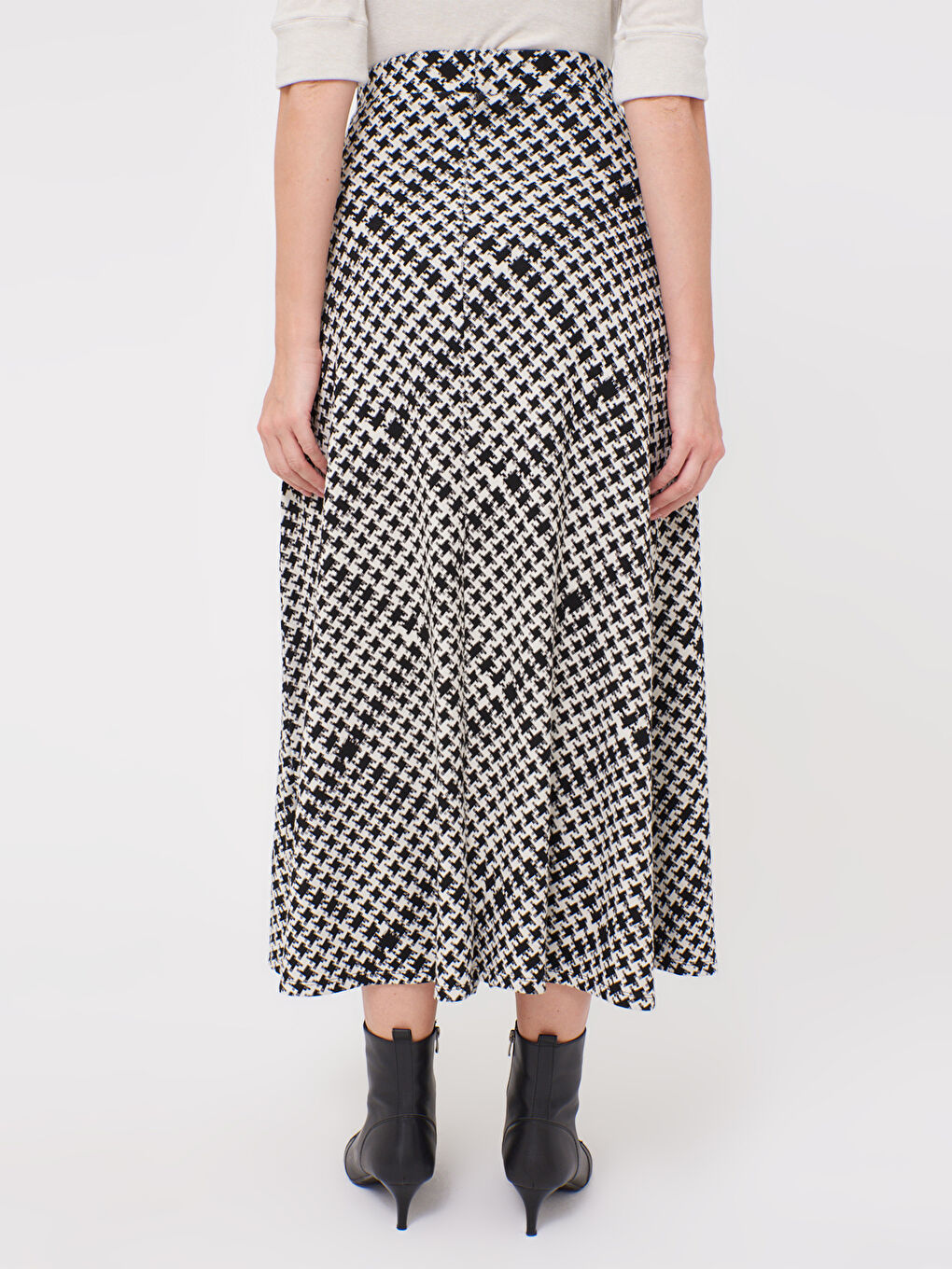 Jupe longue avec boutons à l’avant coupe A-4