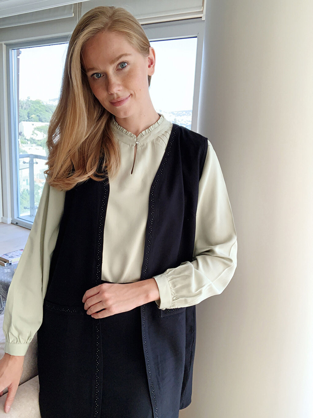 Yeşil Yakası Fırfırlı Viskon Bluz