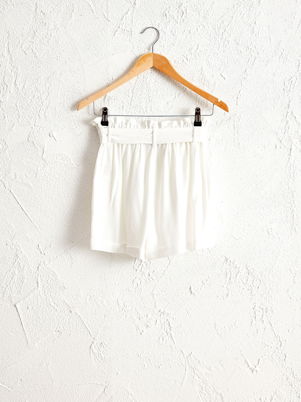 Bej Beli Lastikli Kuşaklı Viskon Şort-1