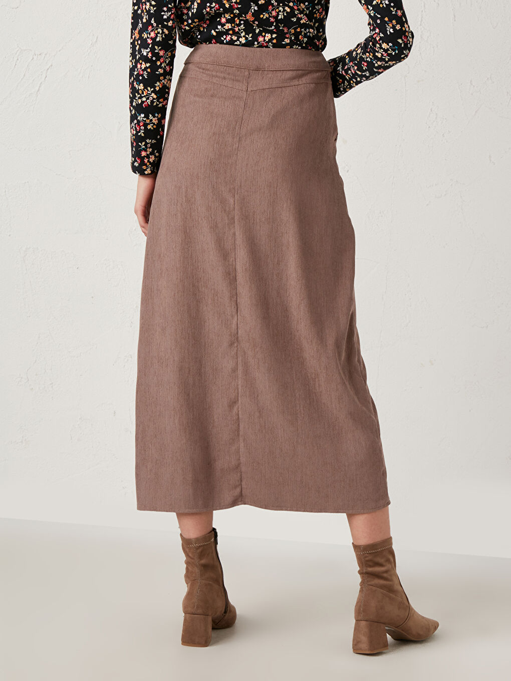 Bej Önü Düğmeli Kadife Etek-3