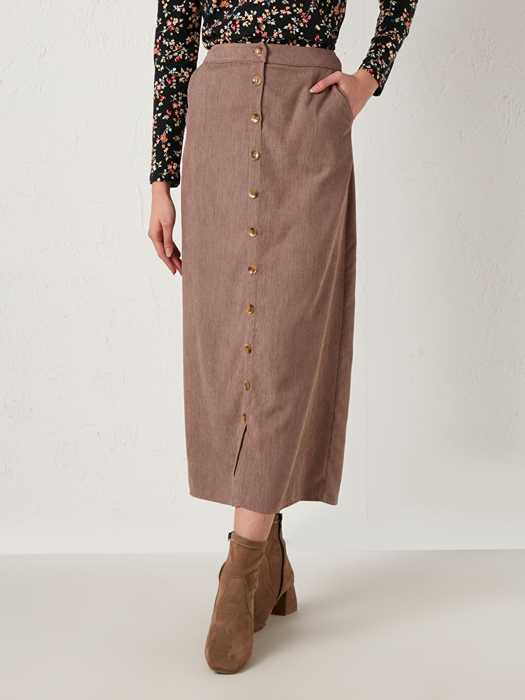 Bej Önü Düğmeli Kadife Etek-2