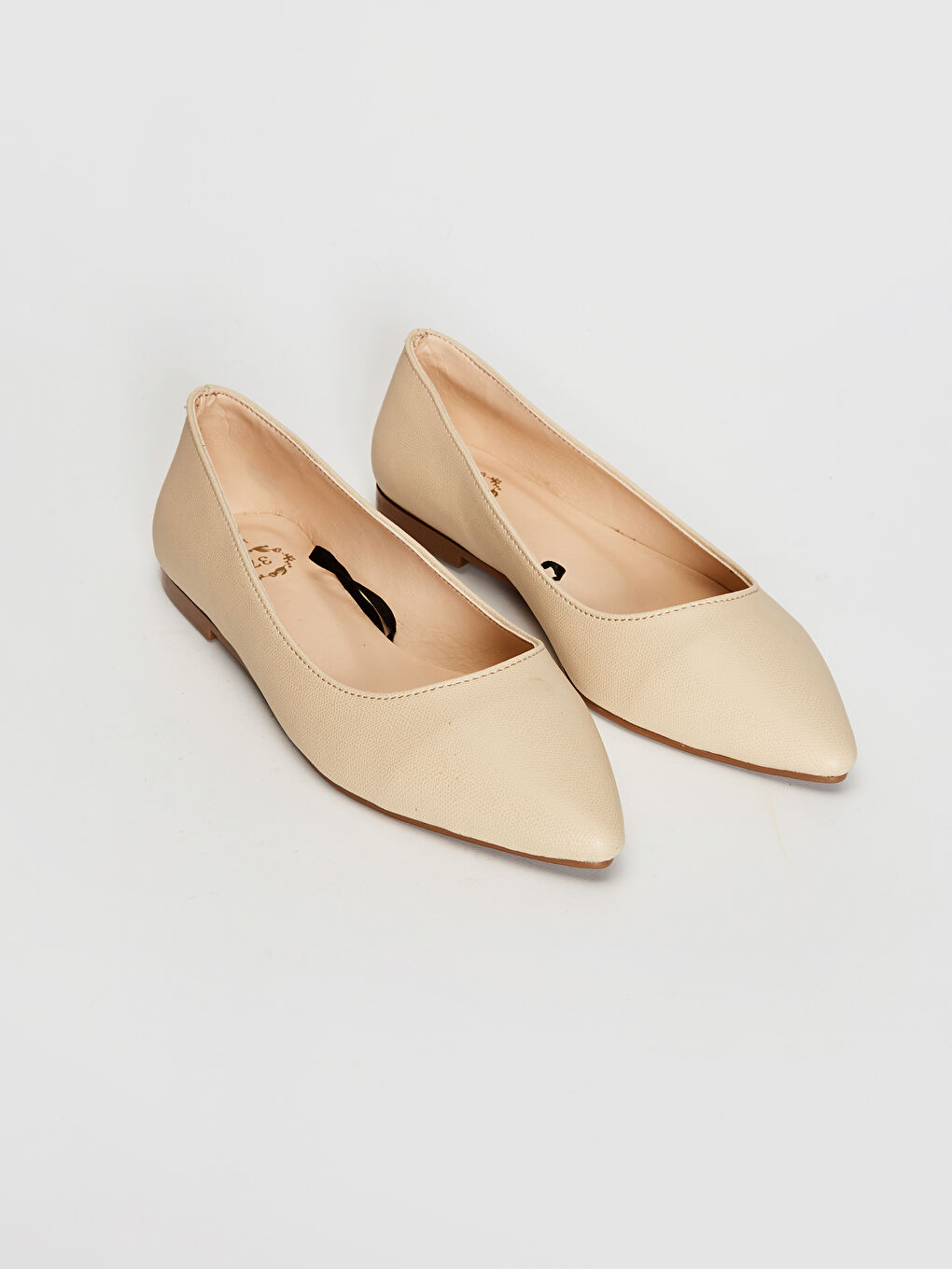 Bej Kadın Sivri Burun Babet Ayakkabı