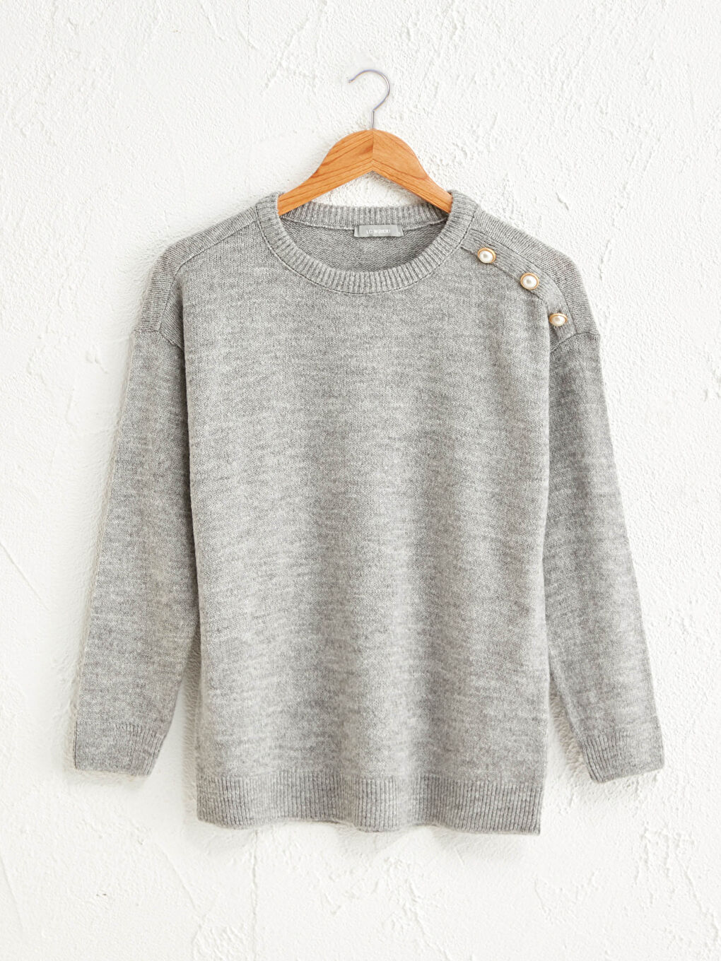 Трикотажный свитер с деталями пуговиц