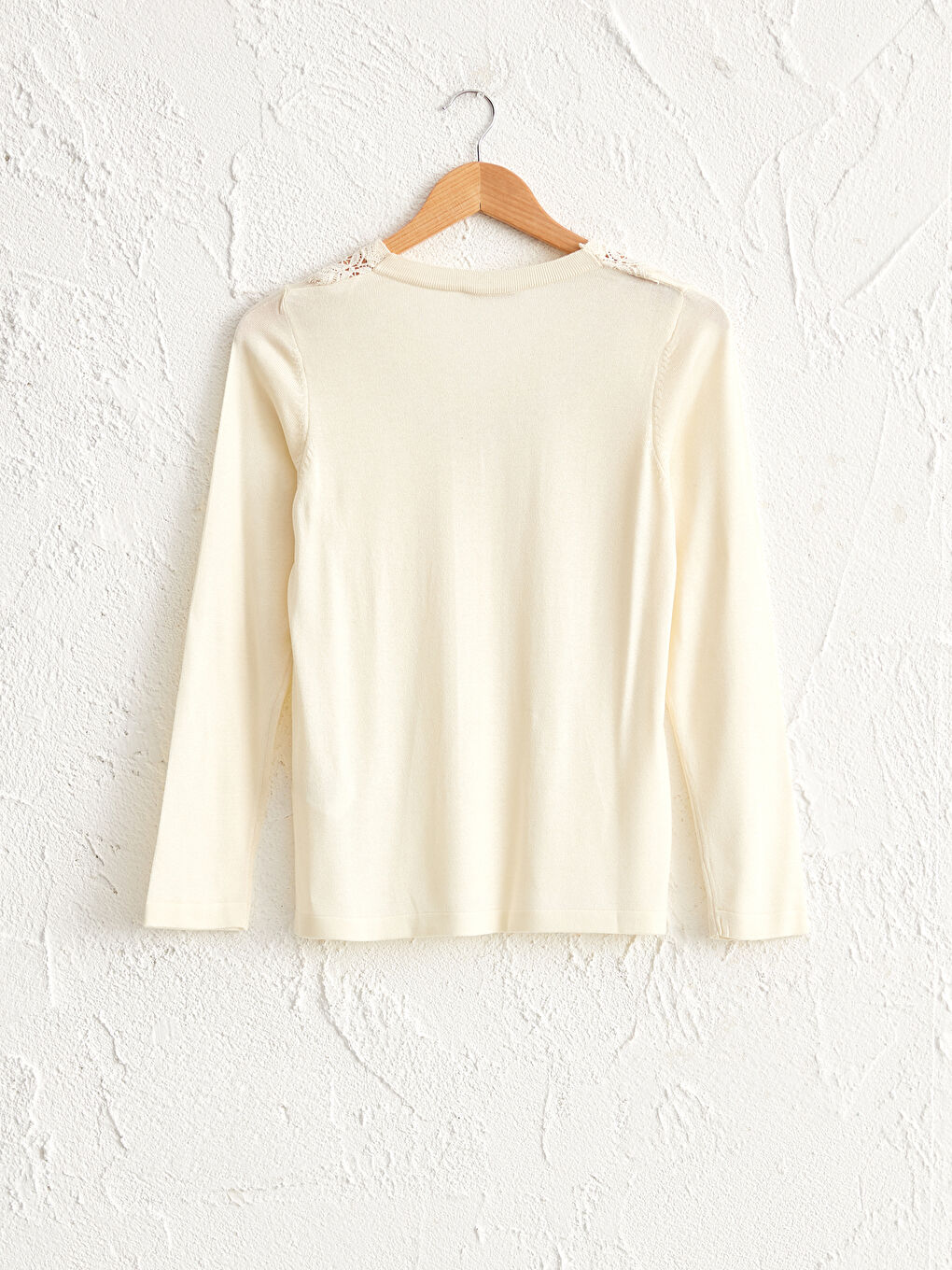 Pull en tricot avec détail de dentelle au col 