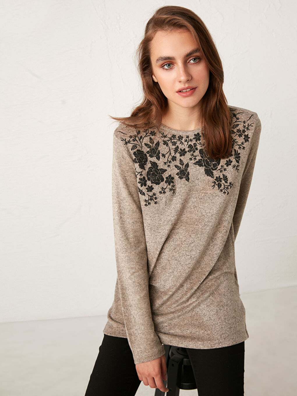 Bej Bisiklet Yaka Uzun Kollu Kadın Baskılı Esnek Tişört-1