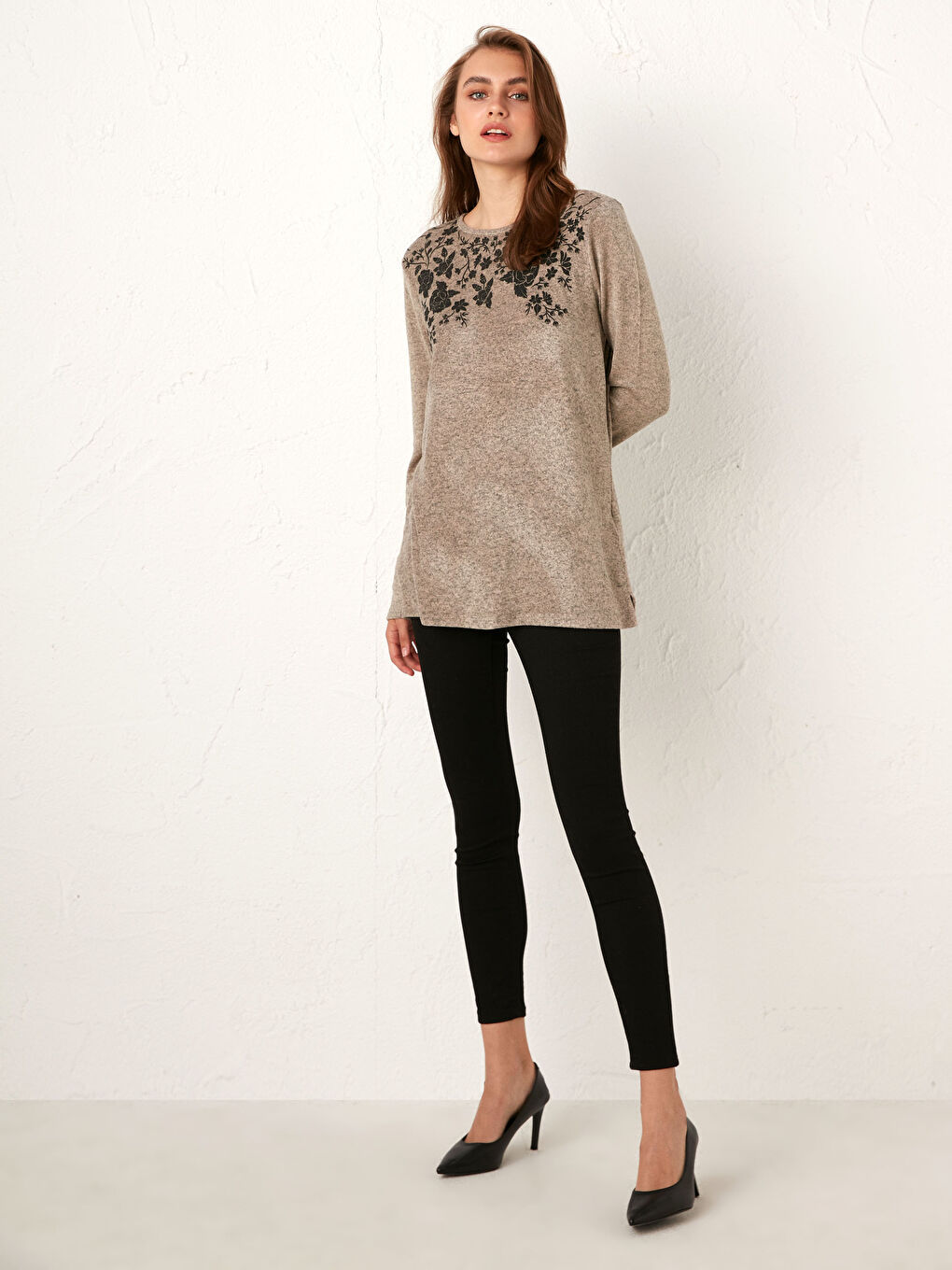 Bej Bisiklet Yaka Uzun Kollu Kadın Baskılı Esnek Tişört-2