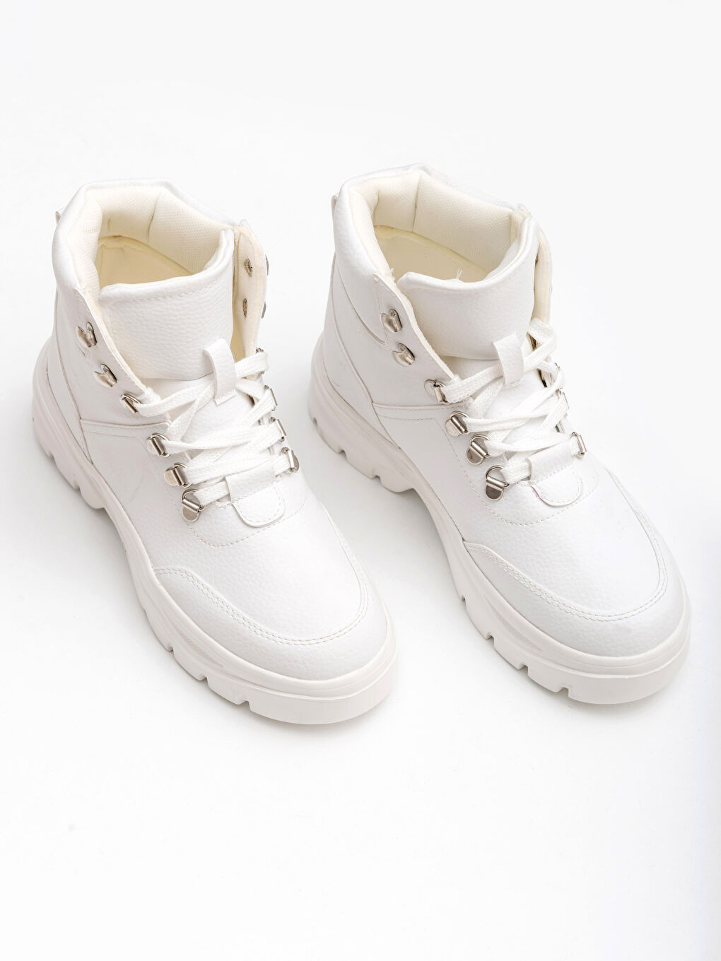 Beyaz Kadın Bilek Boy Bot