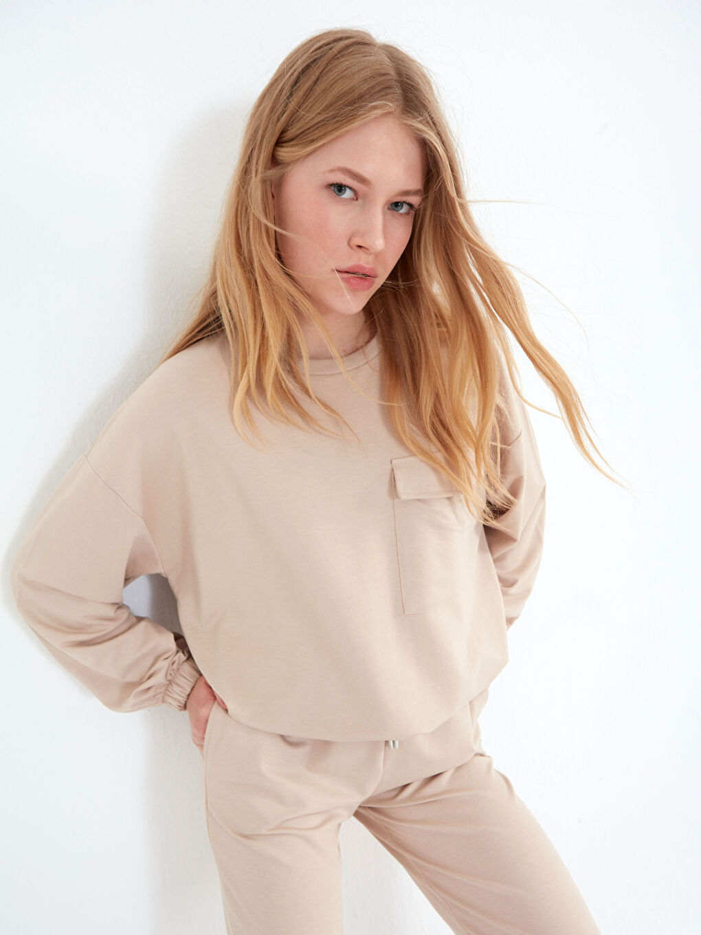 Pocket Detailed Sweatshirt