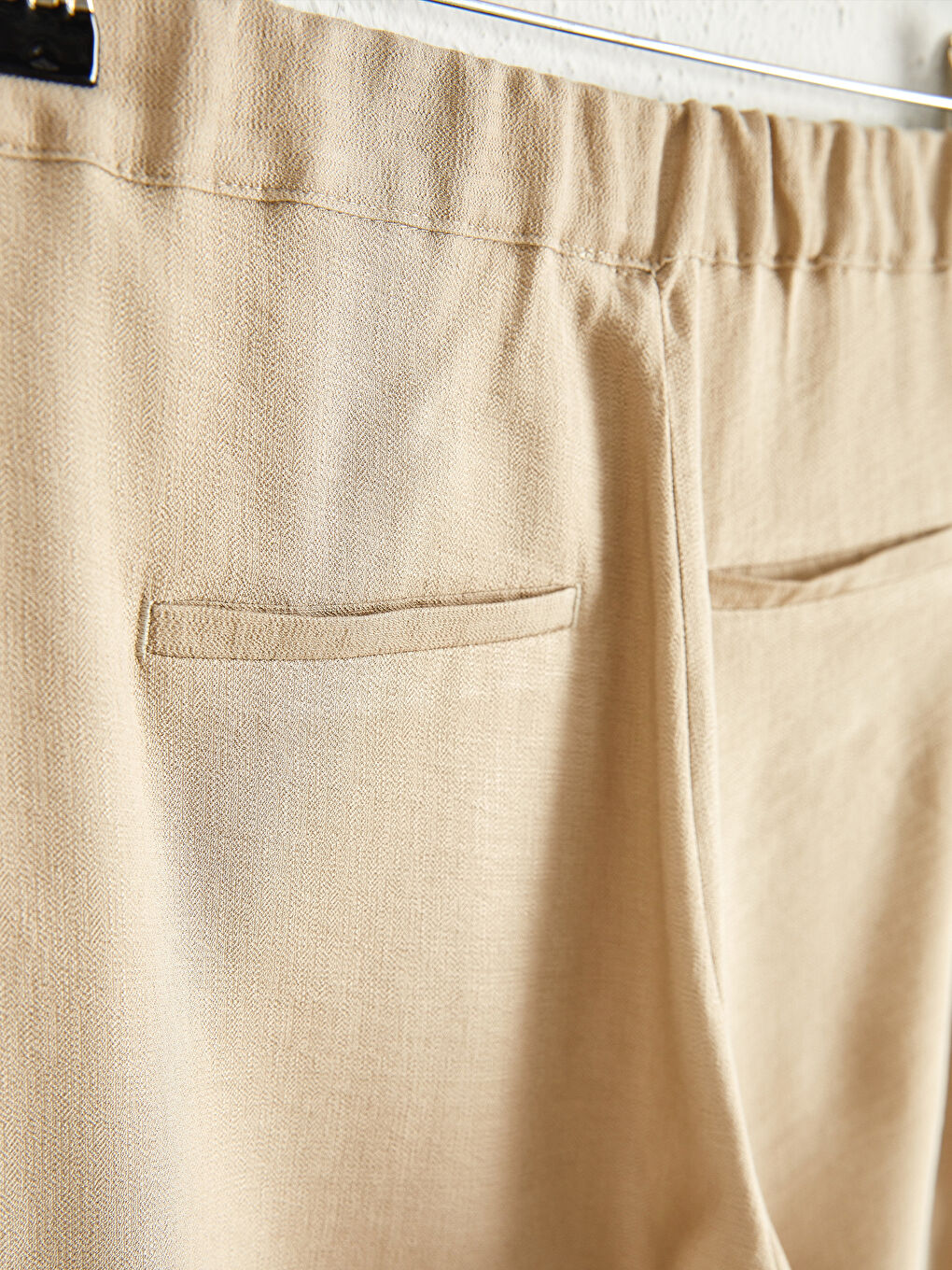 Hose mit geradem Hosenbein und Gummizug an der Taille-8