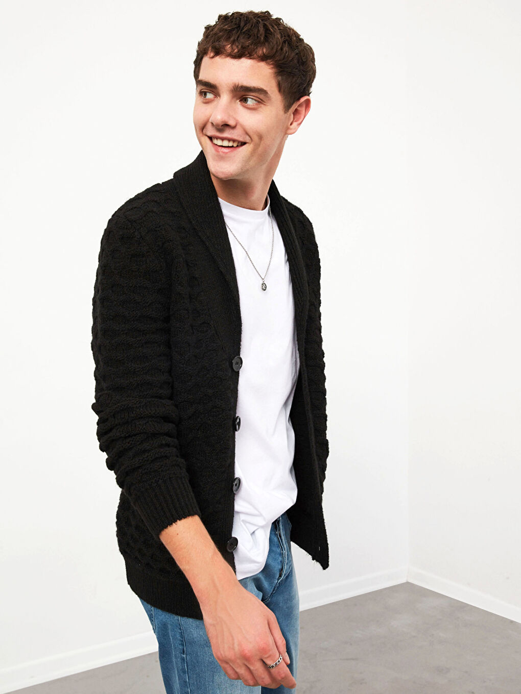 Siyah Şal Yaka Triko Hırka