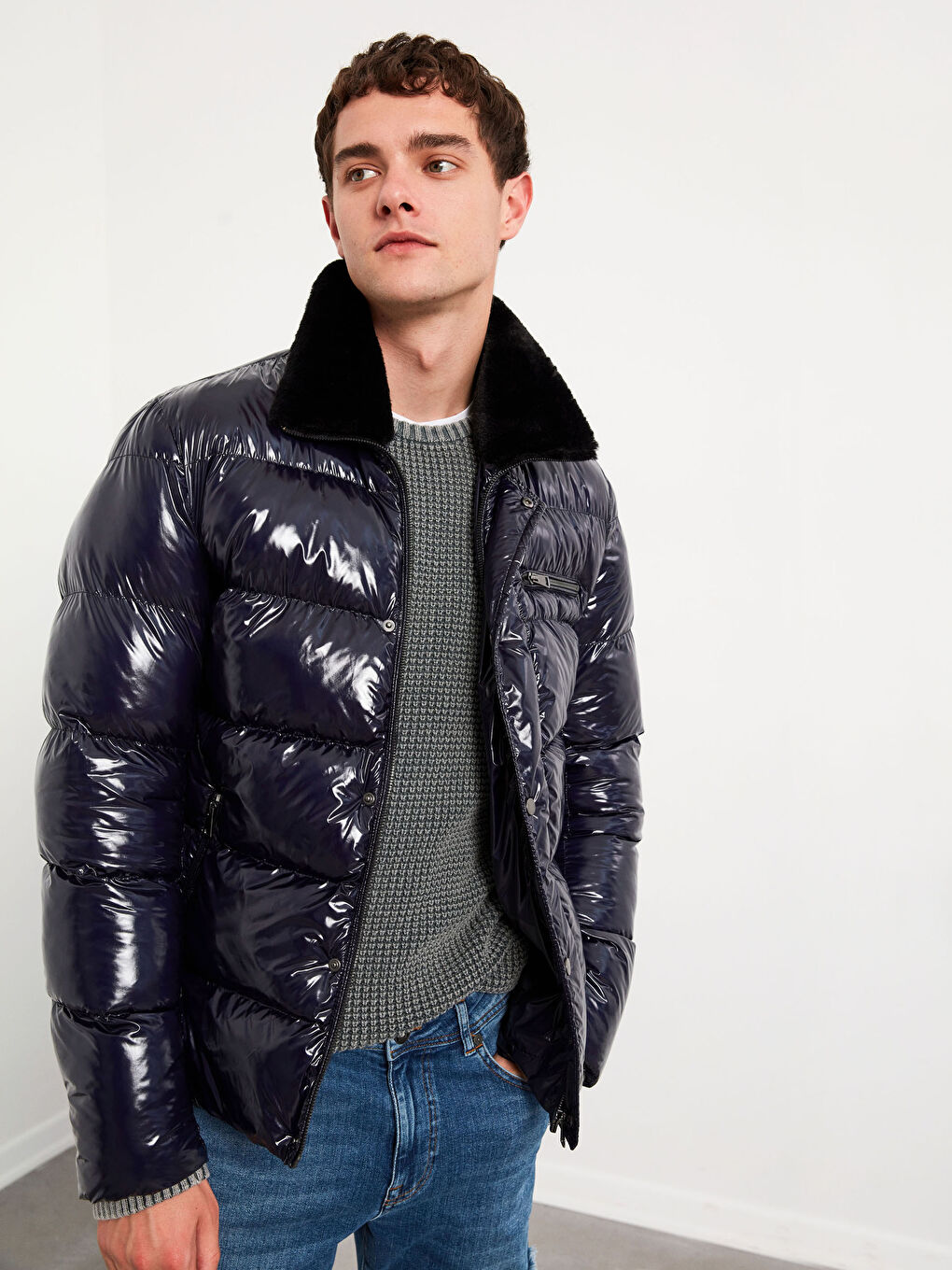 Debeli kaput od perja sa krznenim ovratnikom-1