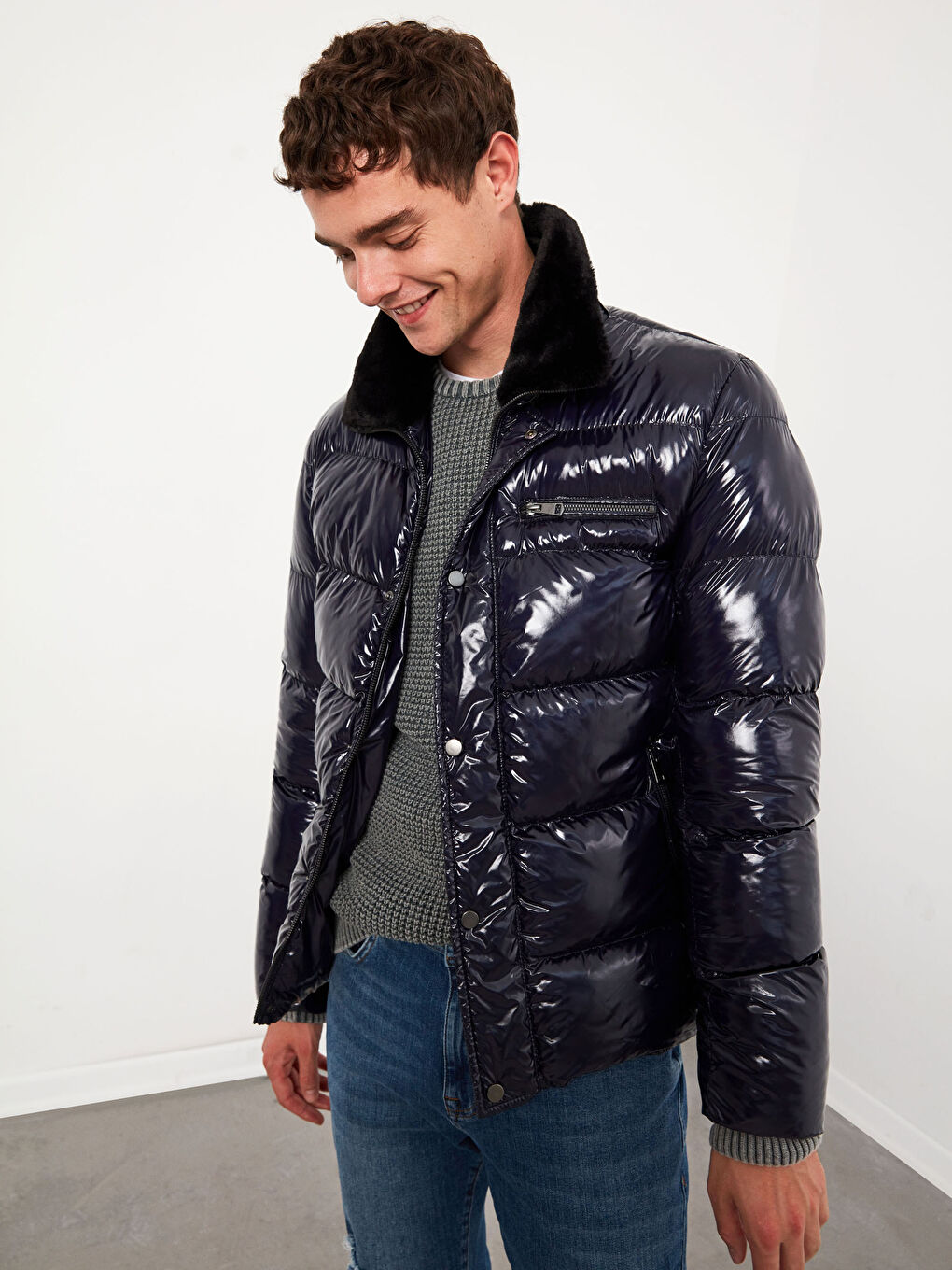 Debeli kaput od perja sa krznenim ovratnikom-2