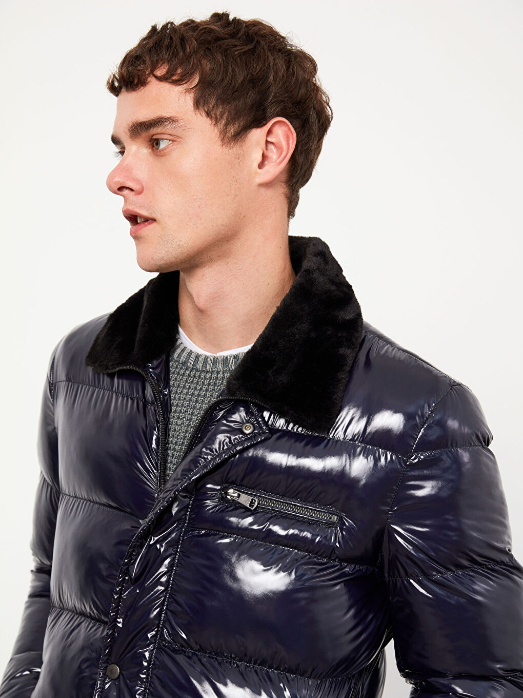 Debeli kaput od perja sa krznenim ovratnikom-4