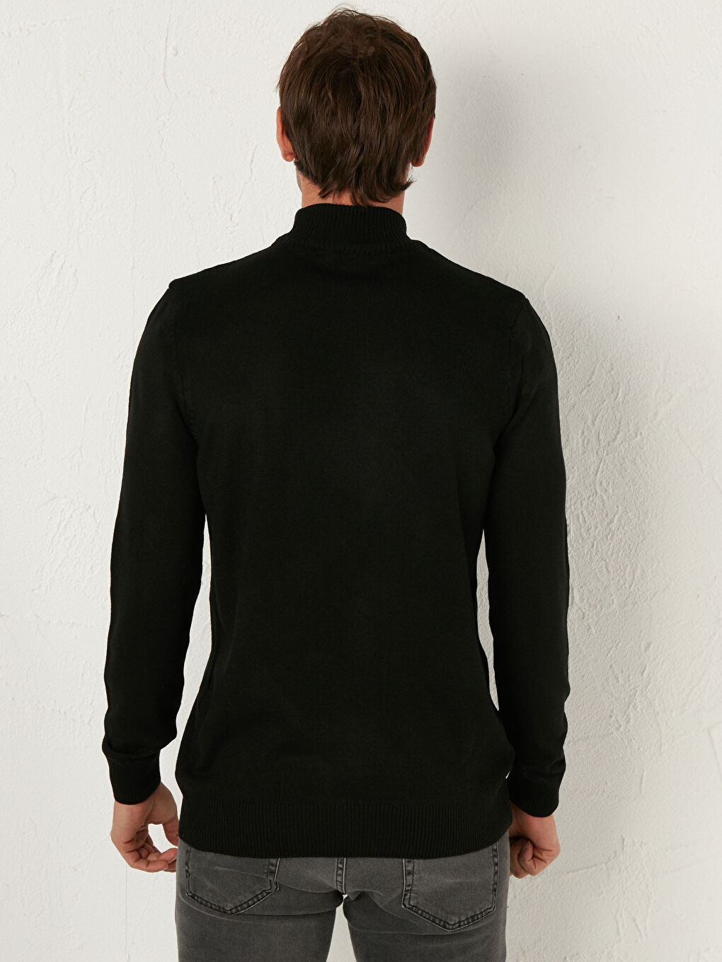 Трикотажный джемпер с воротником под горло-4