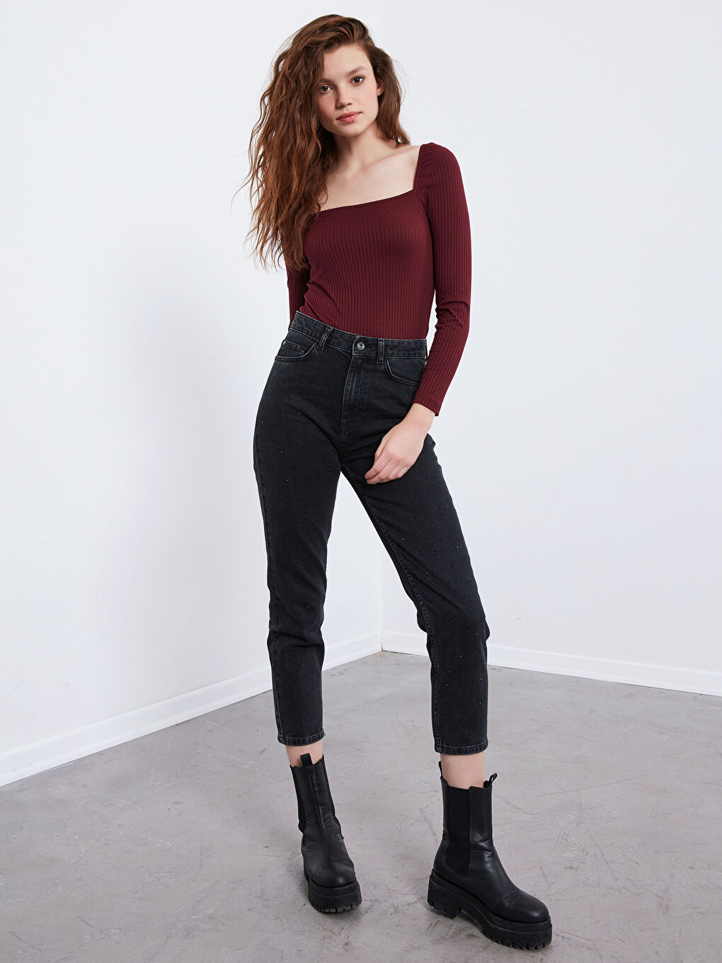 بنطلون جينز Mom ضيق بحجر لامع ملتصق-2