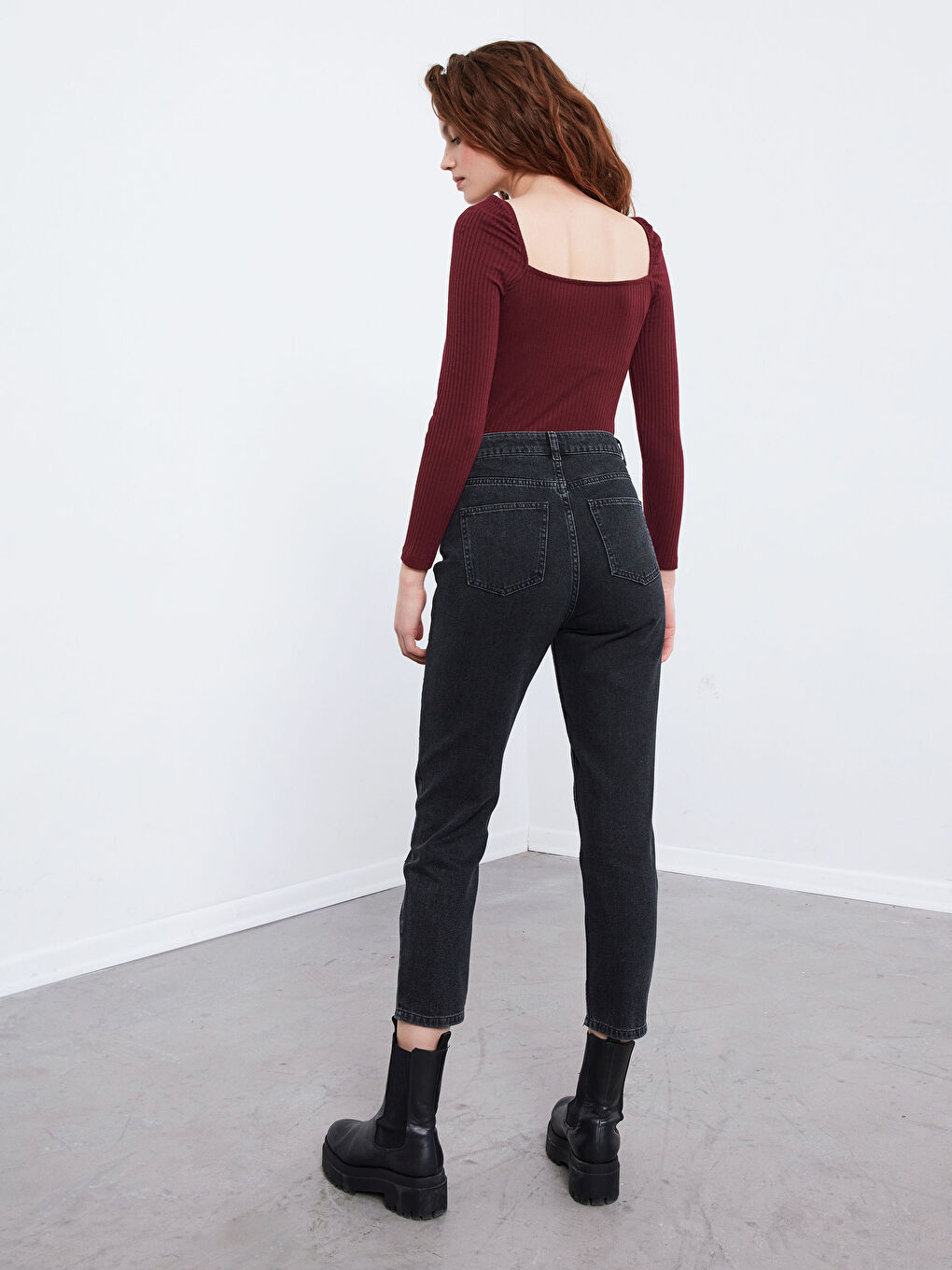 بنطلون جينز Mom ضيق بحجر لامع ملتصق-3