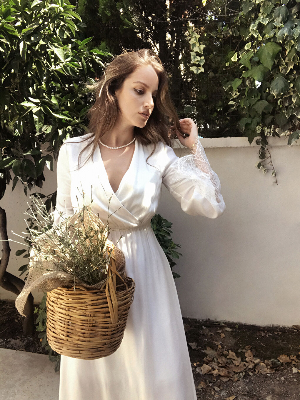 Beyaz Save The Date Kol Ucu Dantelli Kruvaze Yaka Kuşaklı Asimetrik Elbise-11