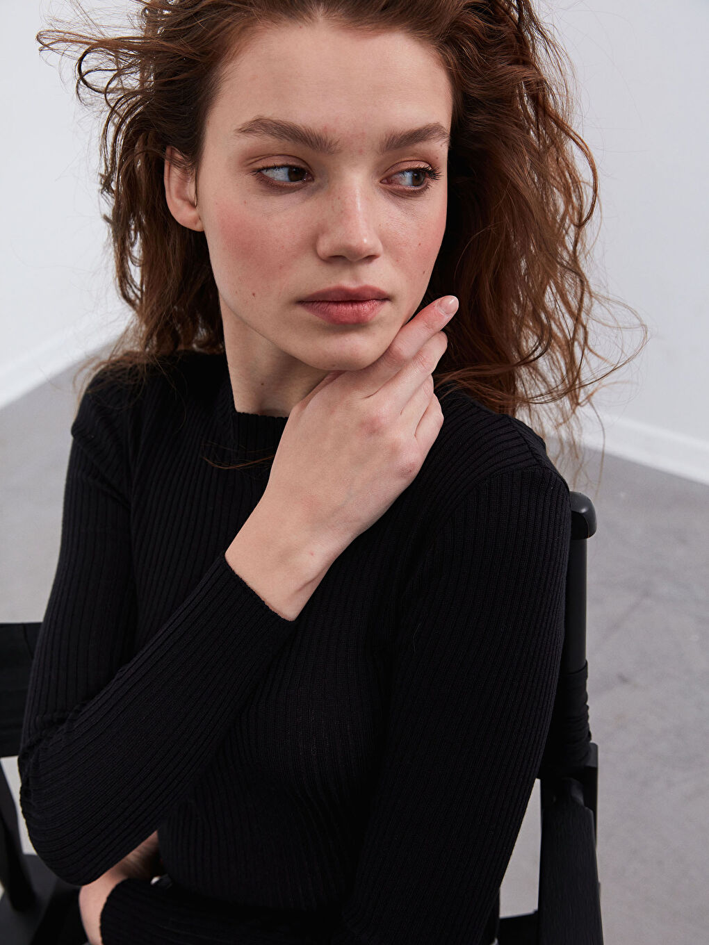 Siyah Yarım Balıkçı Yaka Triko Kazak-1