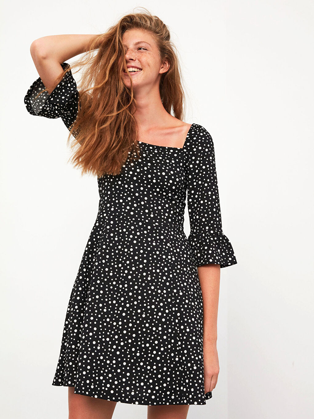 Siyah Kare Yaka Puantiyeli Kloş Elbise-2