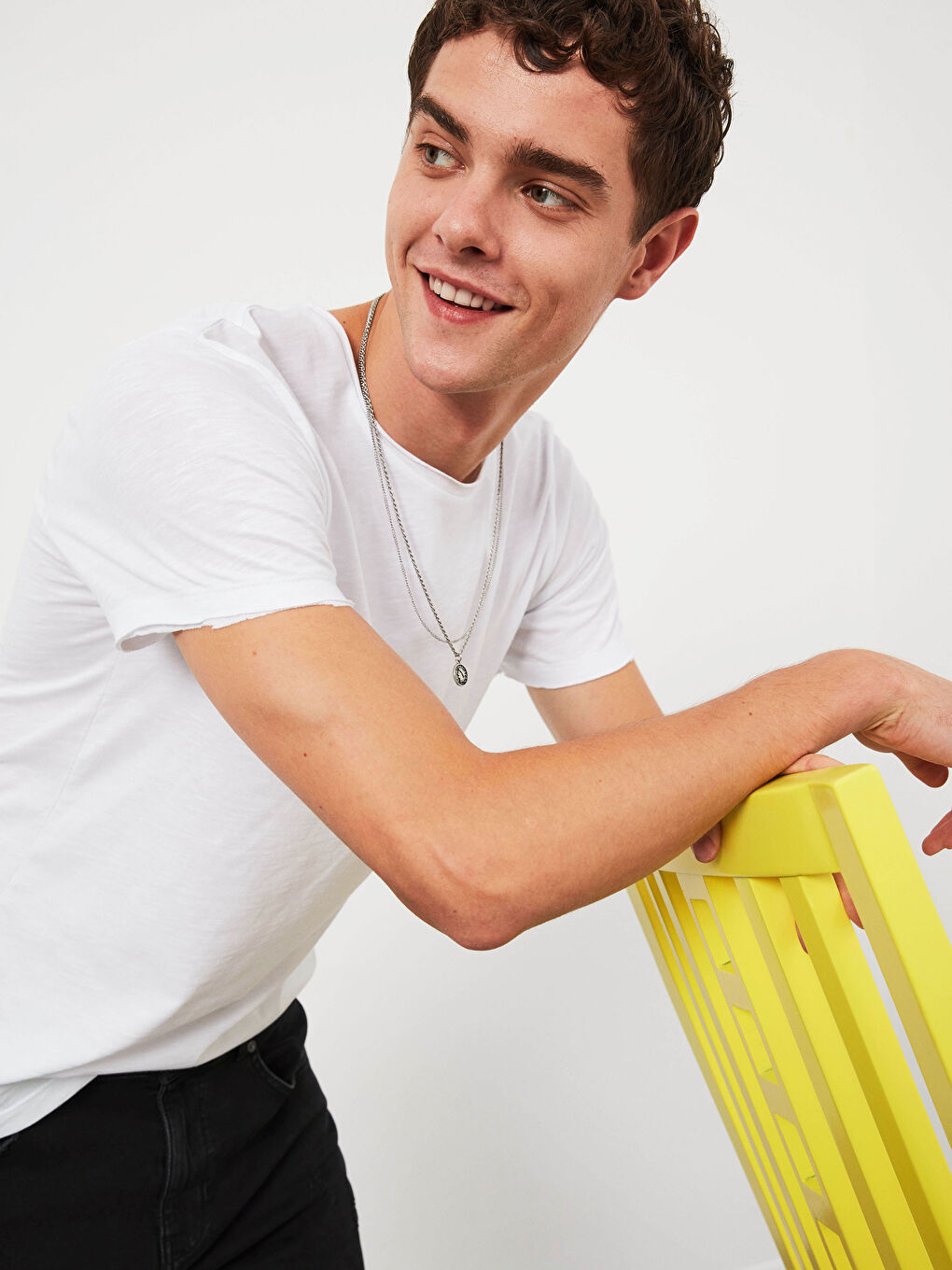 Beyaz Bisiklet Yaka Kısa Kollu Basic Tişört-3