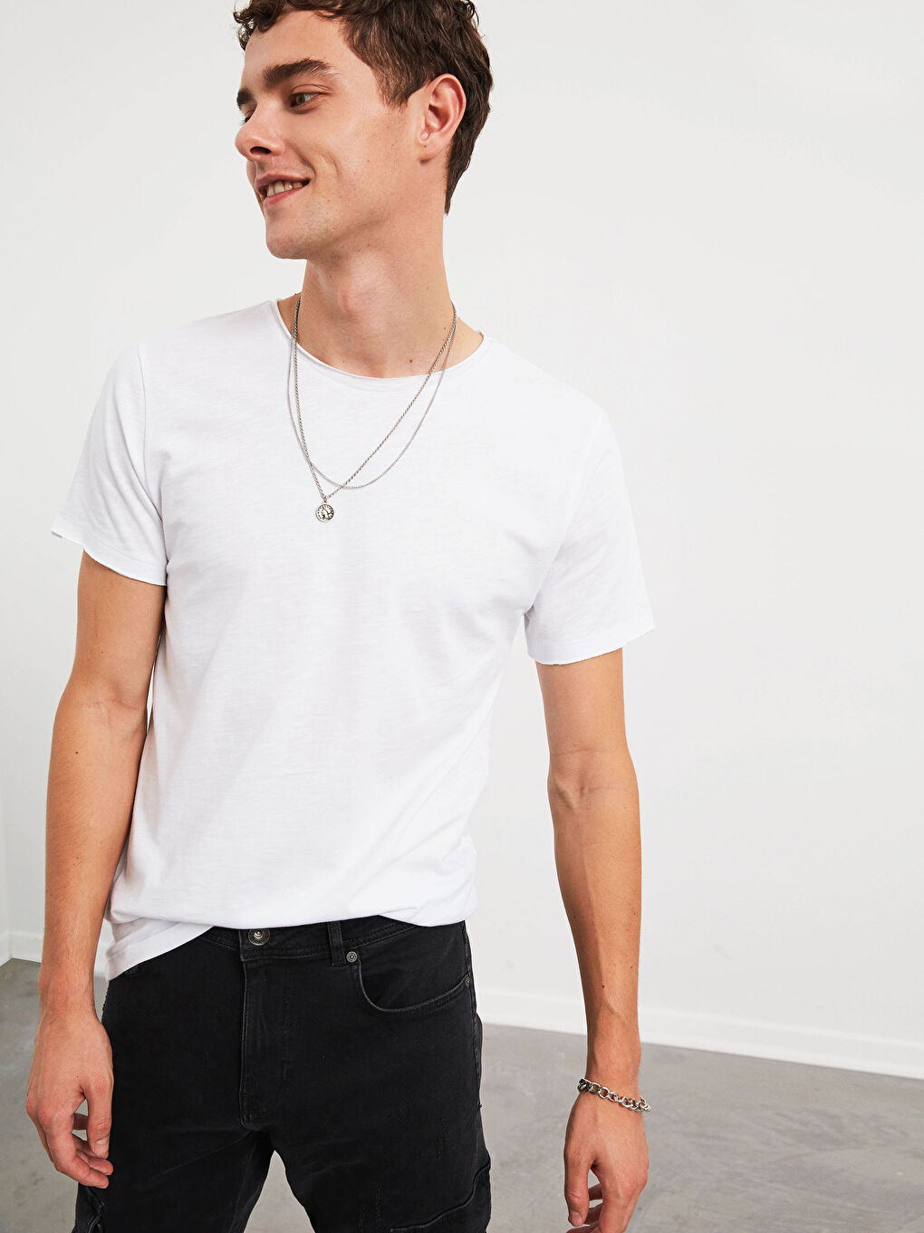 Beyaz Bisiklet Yaka Kısa Kollu Basic Tişört-5