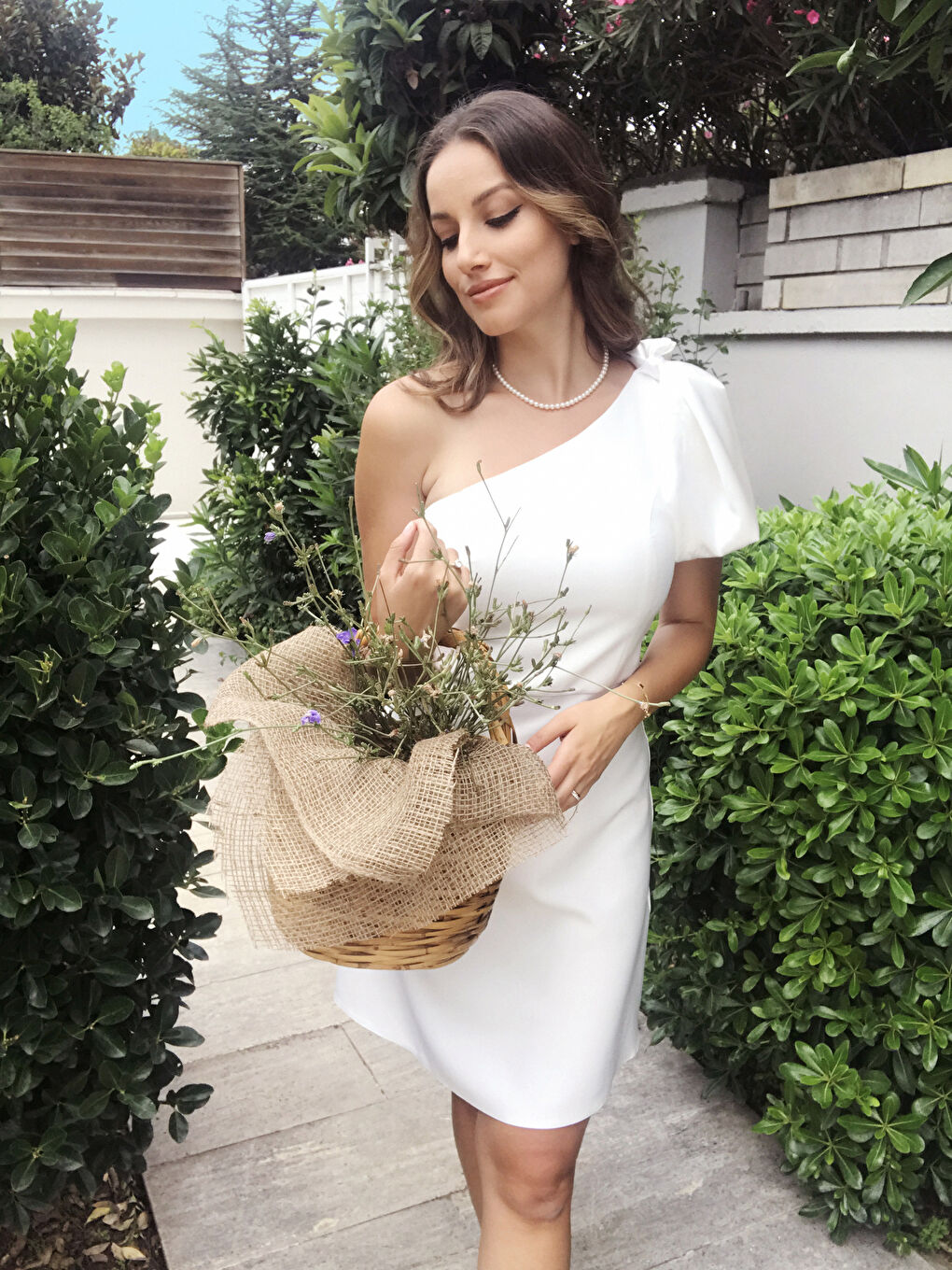 Beyaz Appleline Save The Date Fiyonk Detaylı Tek Omuz Kloş Elbise-4