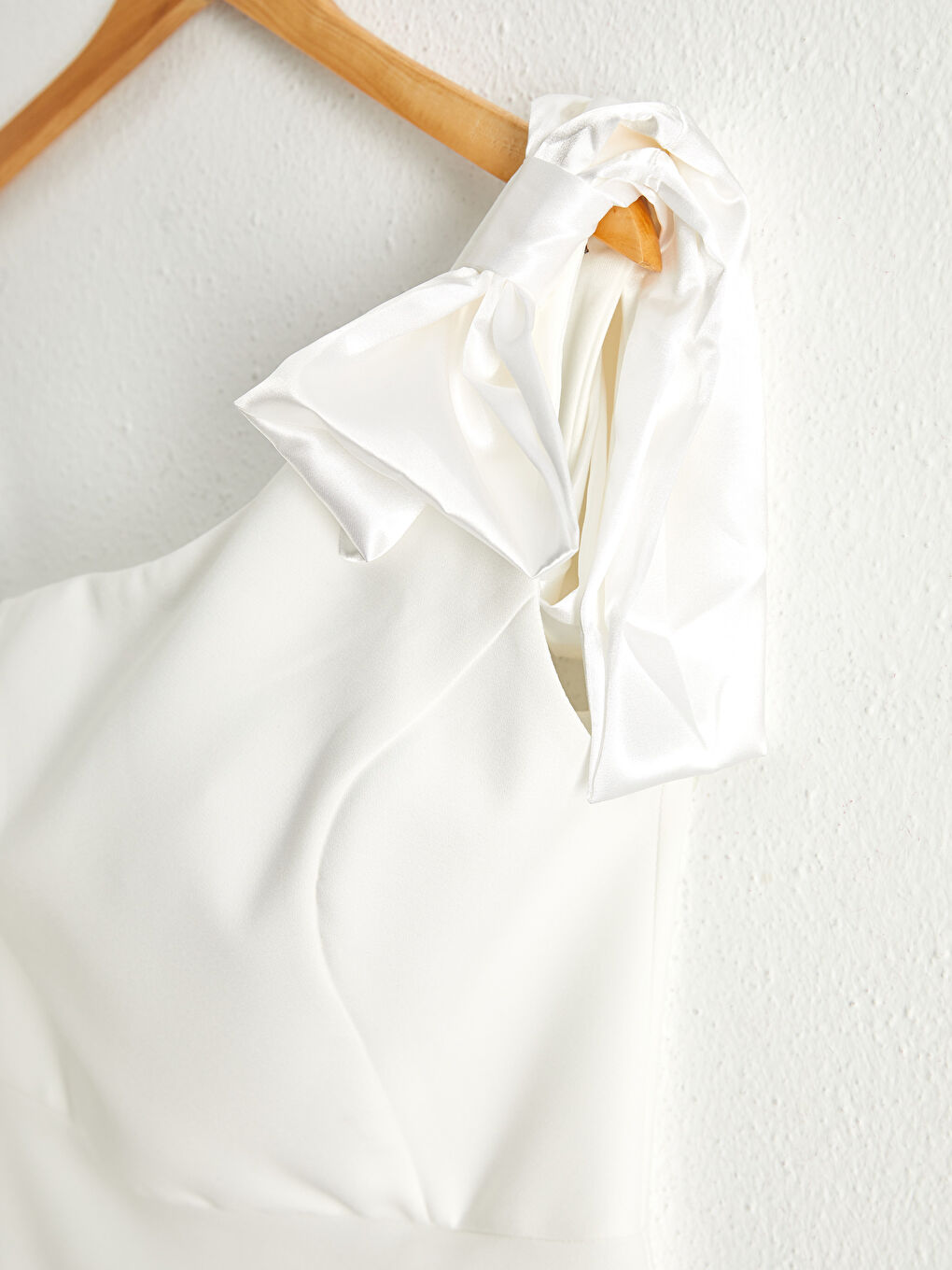 Beyaz Appleline Save The Date Fiyonk Detaylı Tek Omuz Kloş Elbise-19