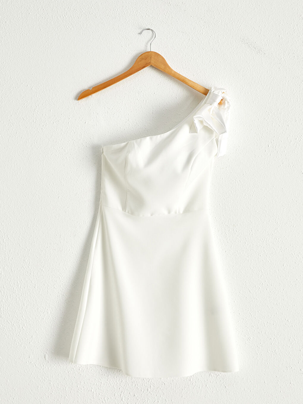 Beyaz Appleline Save The Date Fiyonk Detaylı Tek Omuz Kloş Elbise-17