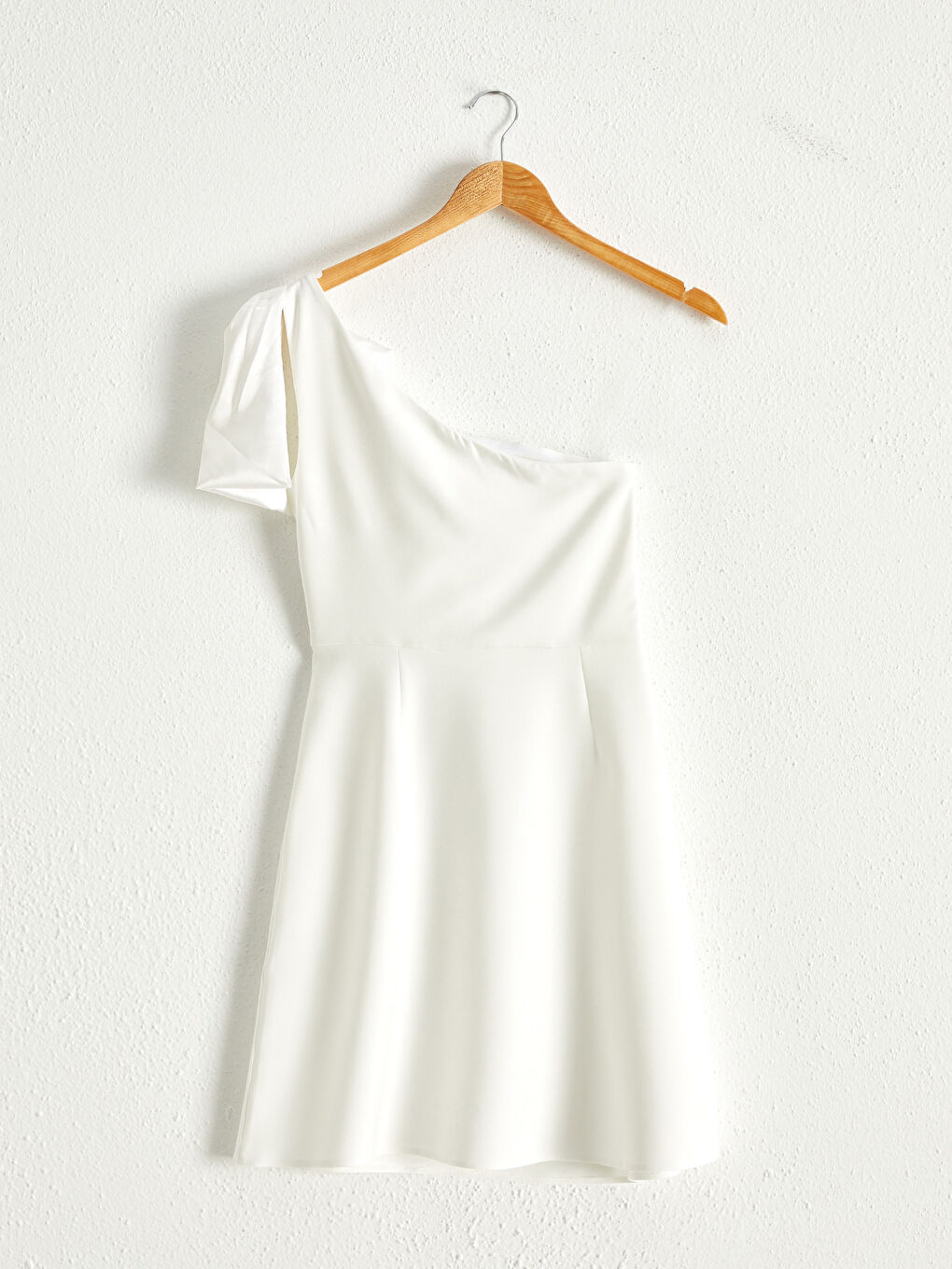 Beyaz Appleline Save The Date Fiyonk Detaylı Tek Omuz Kloş Elbise-18