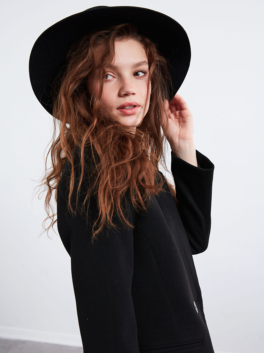 Siyah Dik Yaka Kalın Kaşe Kaban-7