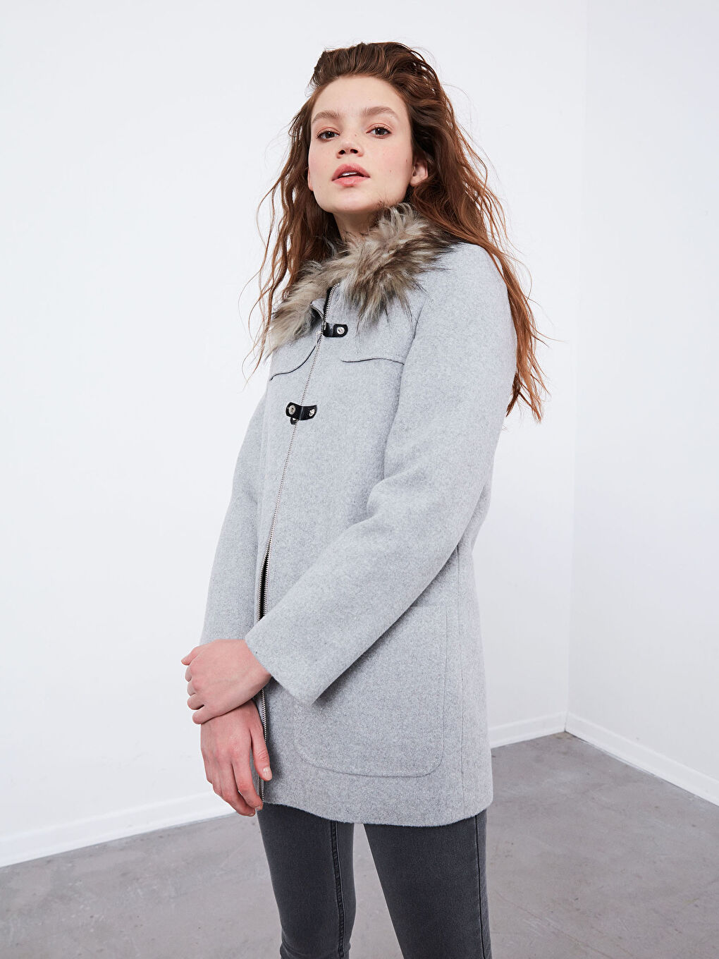 Gri Yakası Kürklü Düz Uzun Kollu Kadın Kaşe Kaban-2