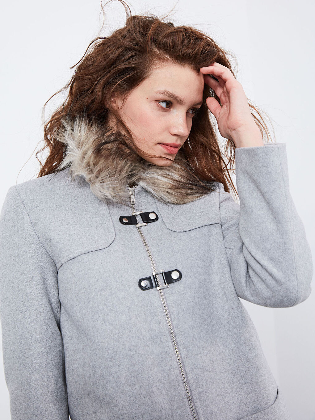 Gri Yakası Kürklü Düz Uzun Kollu Kadın Kaşe Kaban
