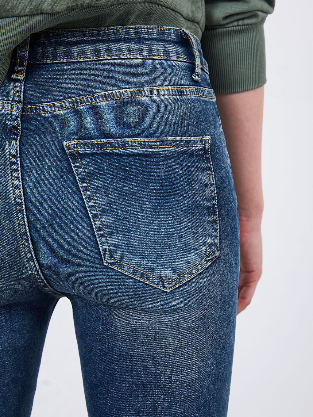 جينز سكيني فيت للسيدات عطارد-3