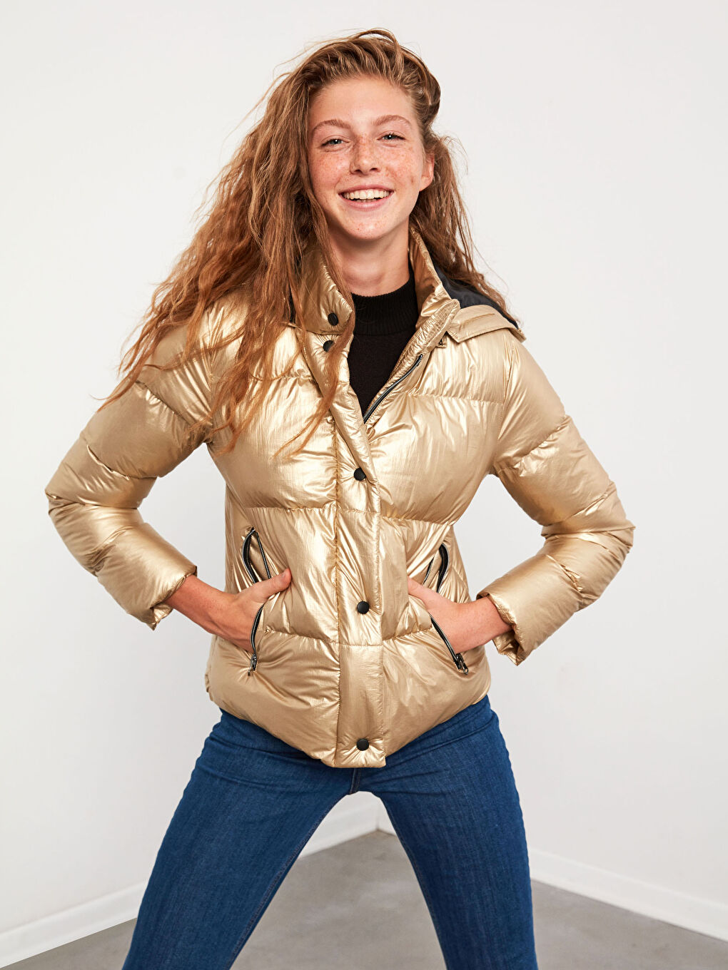 Sarı Kapüşonlu Şişme Mont