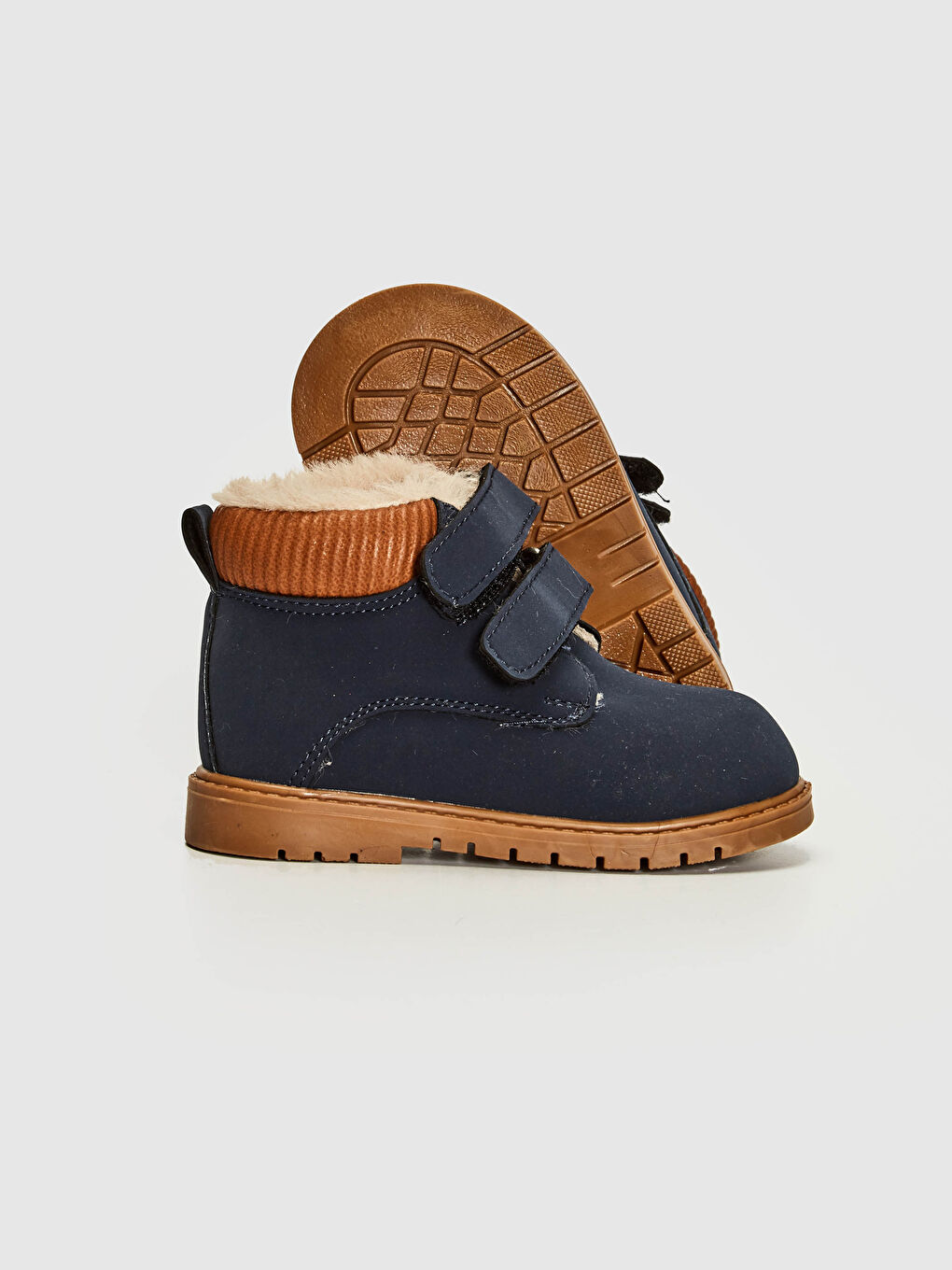 بوط ولادي رضع بـ شكل جلد شمواه مبطن بـ فرو-3