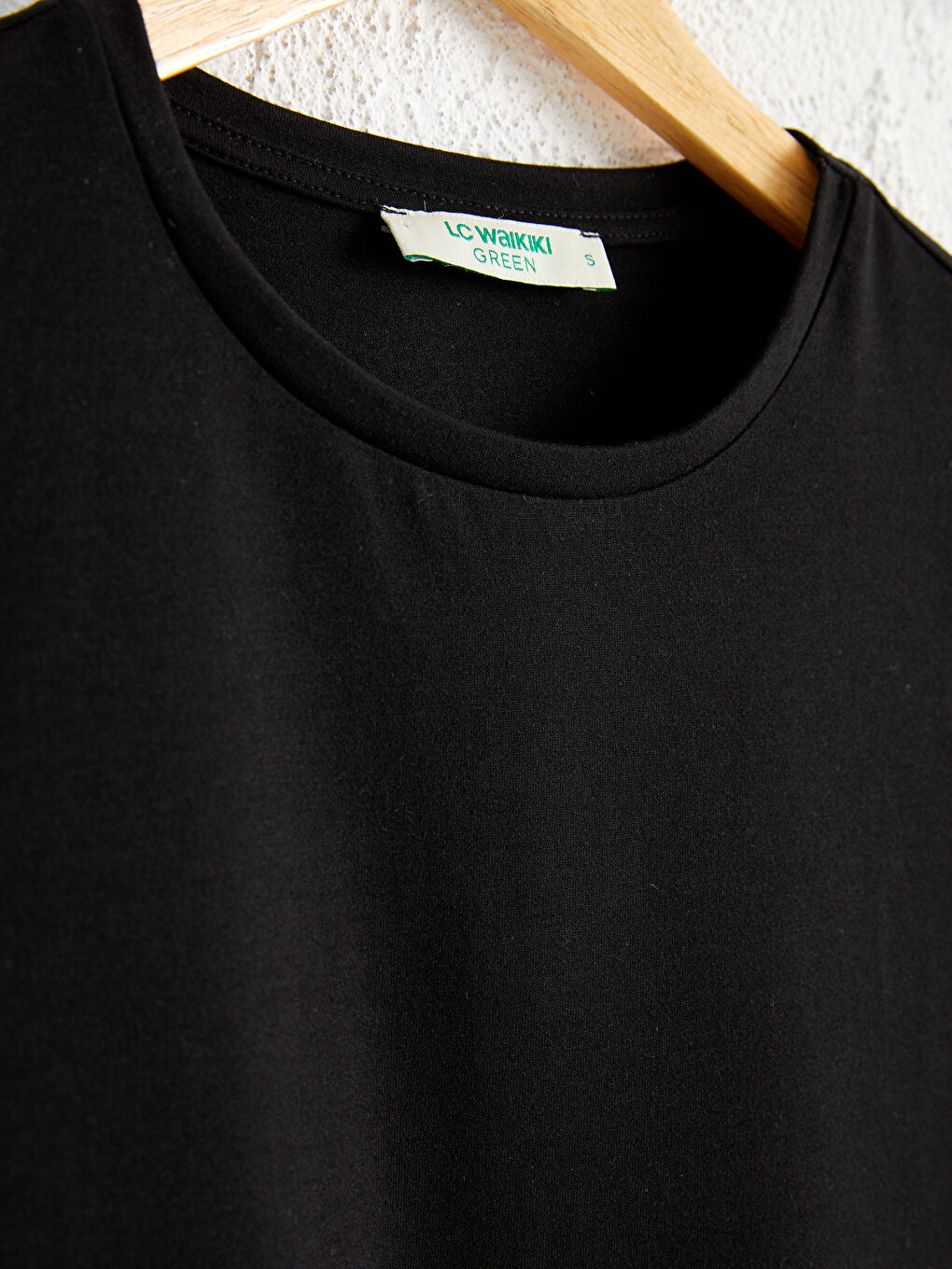 Siyah Düz Bisiklet Yaka Tişört-1