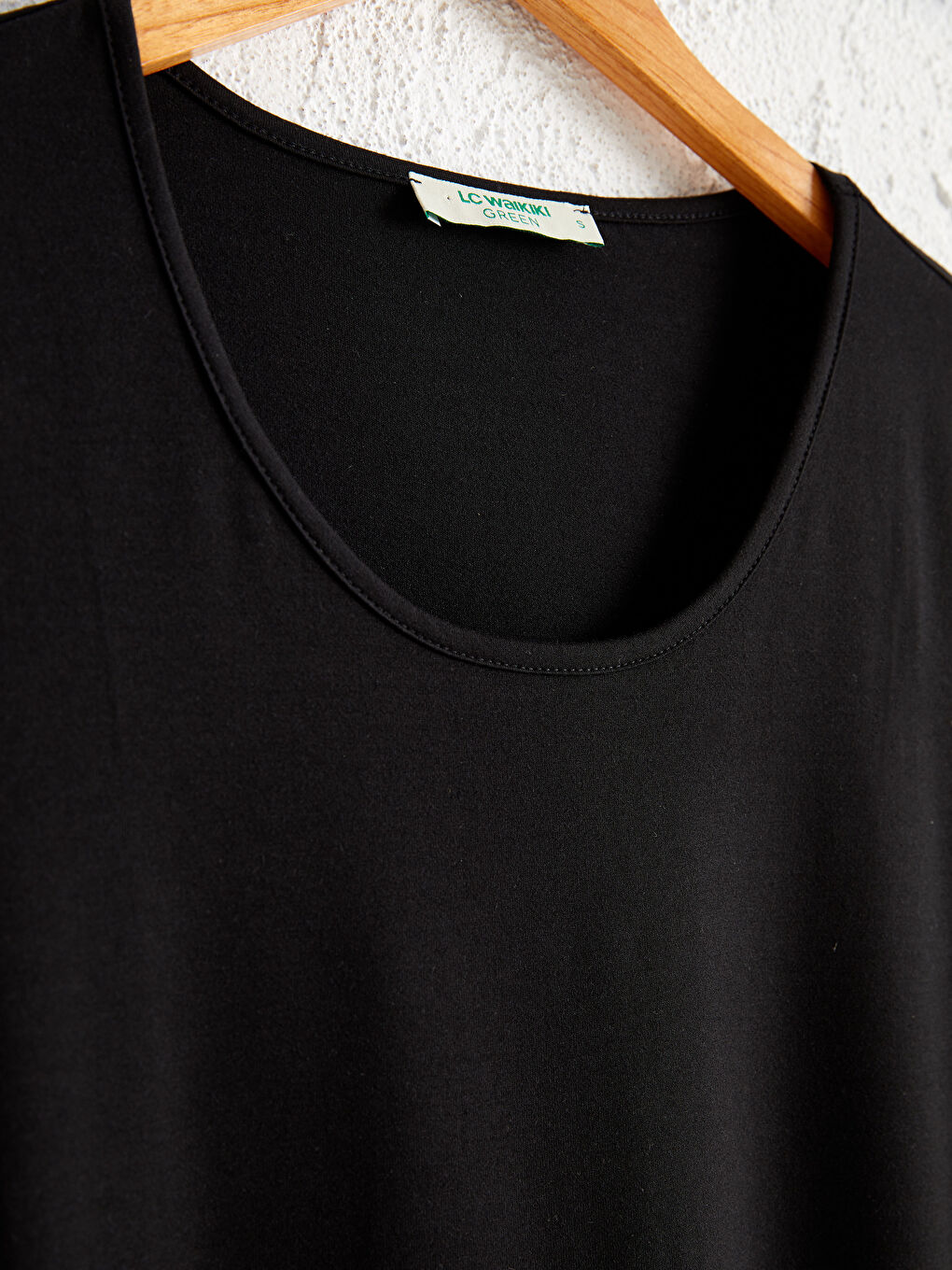 Siyah Düz Bisiklet Yaka Tişört-1