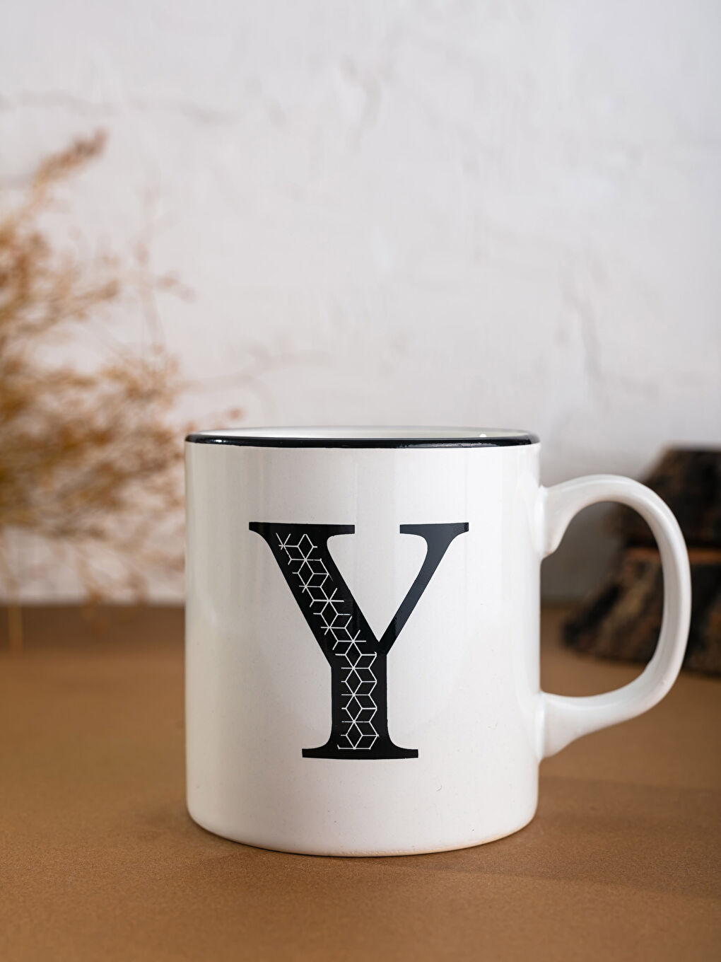 Siyah Y Harfli Baskılı Kupa