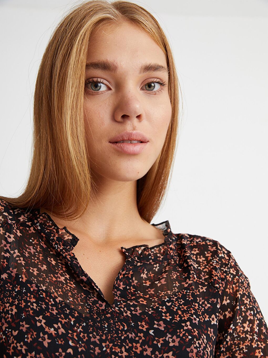 V-Neck Long Sleeve Chiffon Women's Dress-3