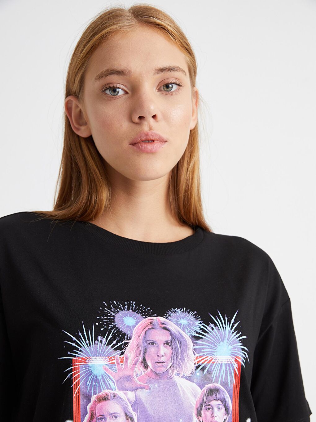 Siyah Stranger Things Baskılı Tişört-4