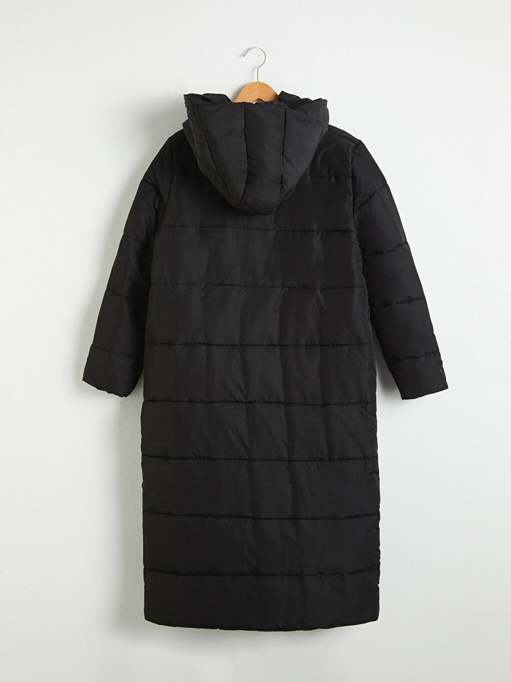 Siyah Kapüşonlu Uzun Şişme Mont-9