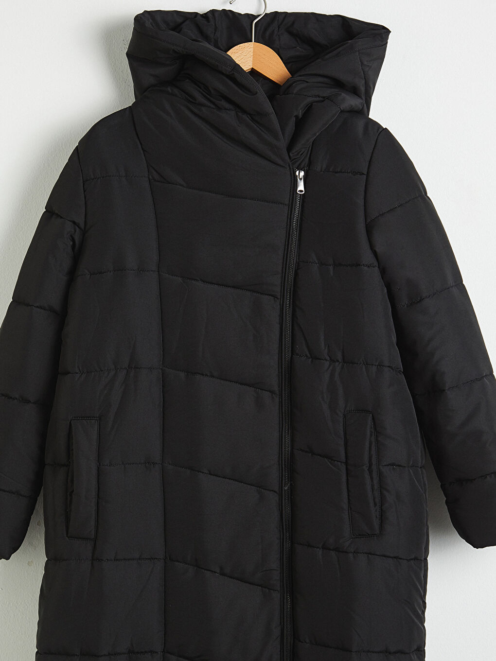 Siyah Kapüşonlu Uzun Şişme Mont-10