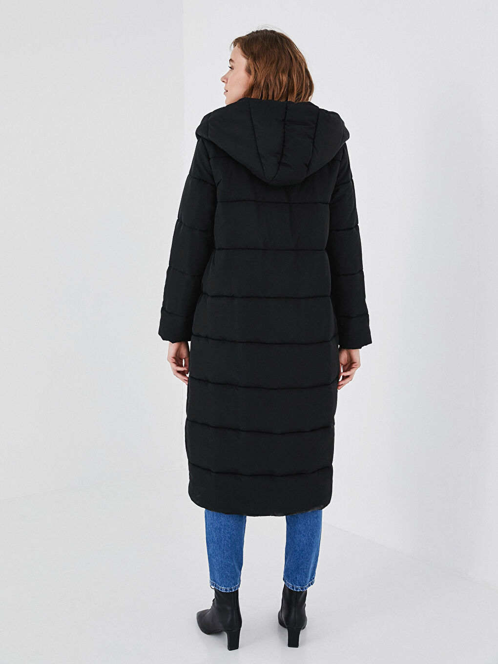 Siyah Kapüşonlu Uzun Şişme Mont-4