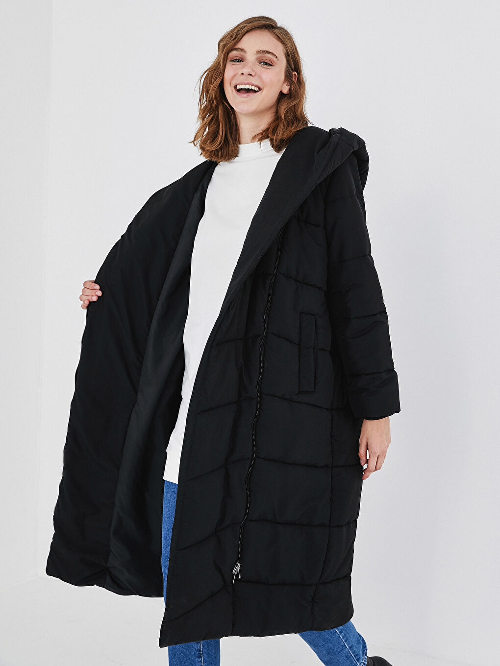 Siyah Kapüşonlu Uzun Şişme Mont-1