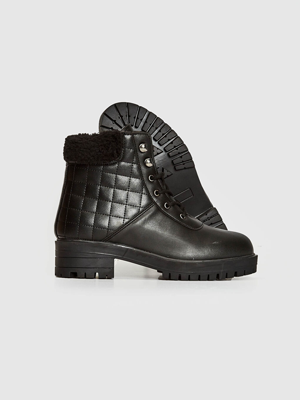 Siyah Kadın Deri Görünümlü Topuklu Bot-3