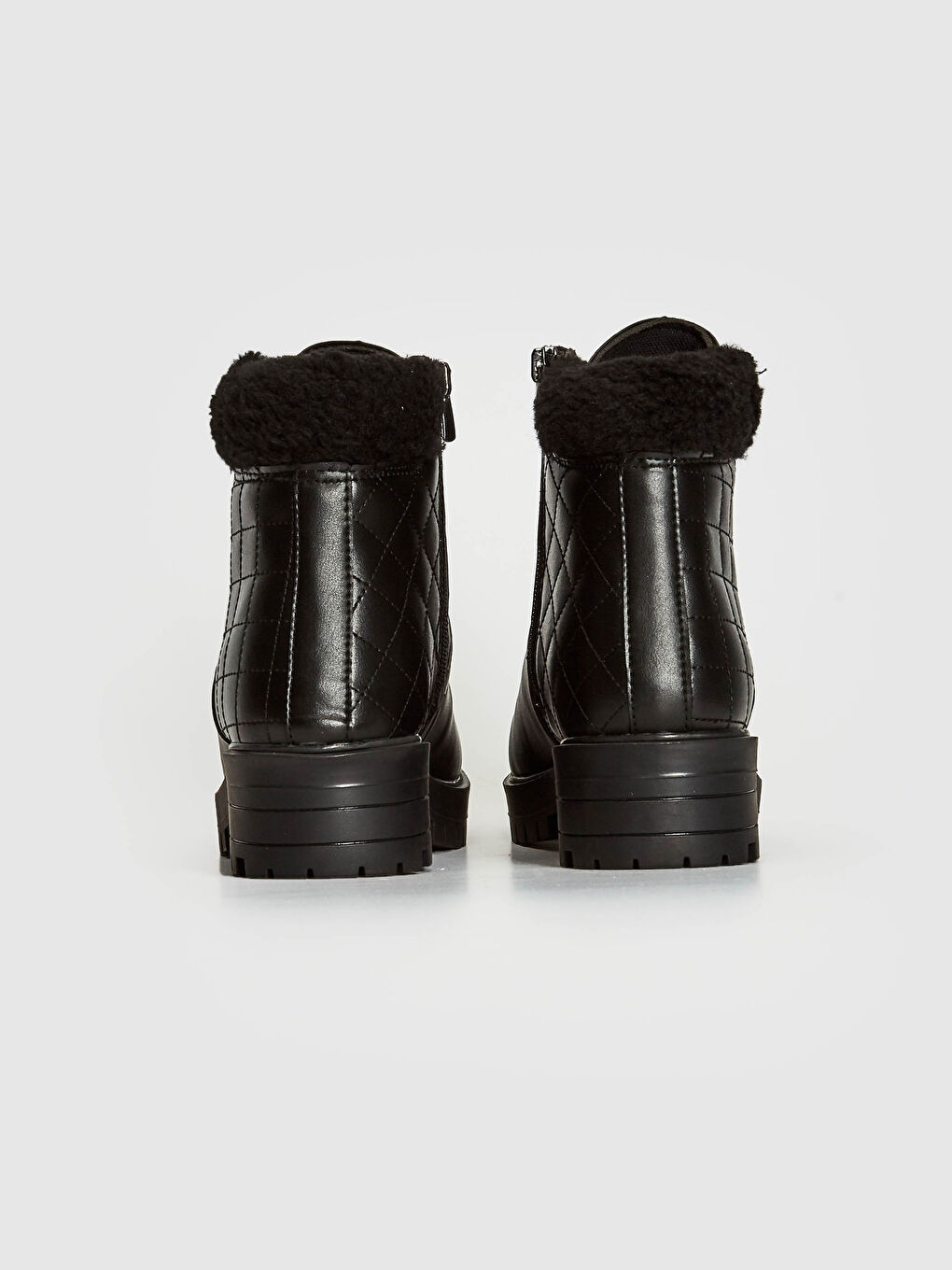 Siyah Kadın Deri Görünümlü Topuklu Bot-4